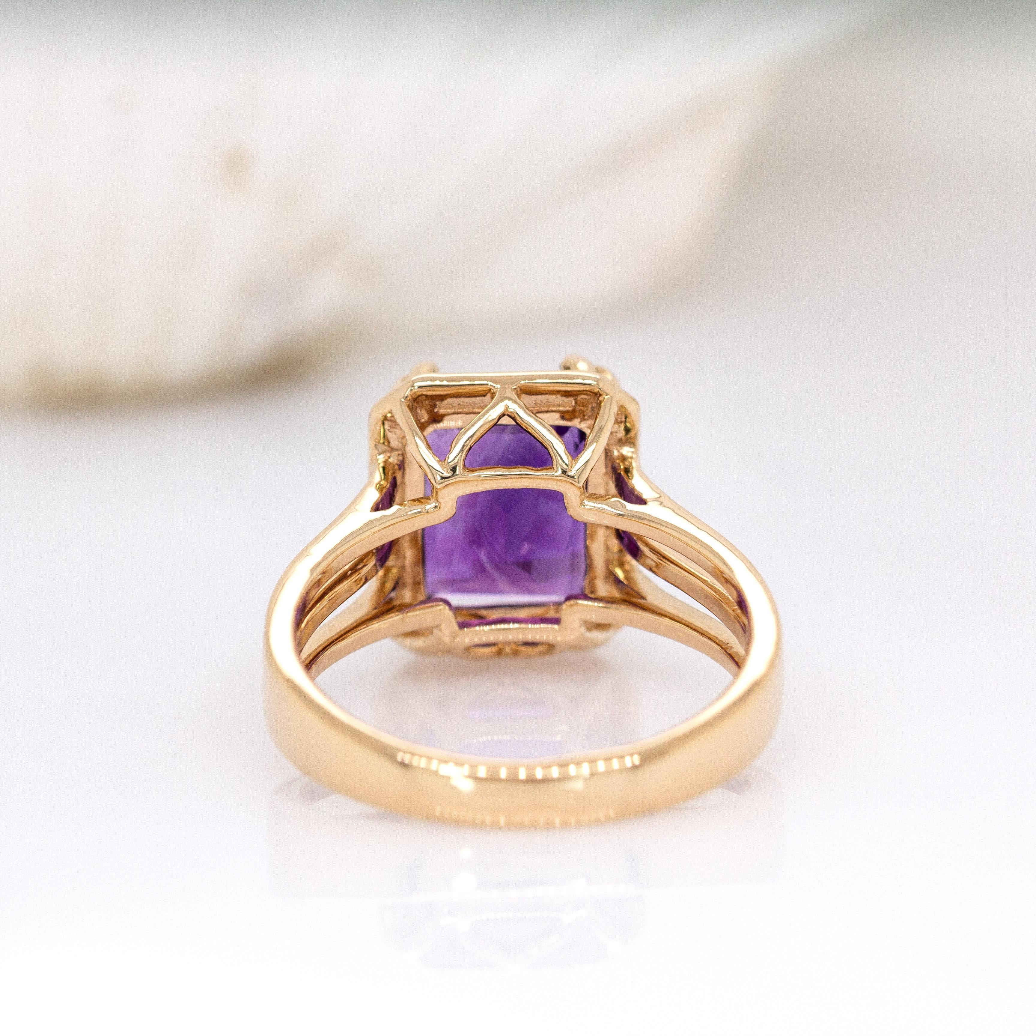 Anillo de amatista solitaria de 1,6cts: Oro macizo de 14 quilates, caña partida triple  EM 10x8mm en Nuevo estado para la venta en Columbus, OH