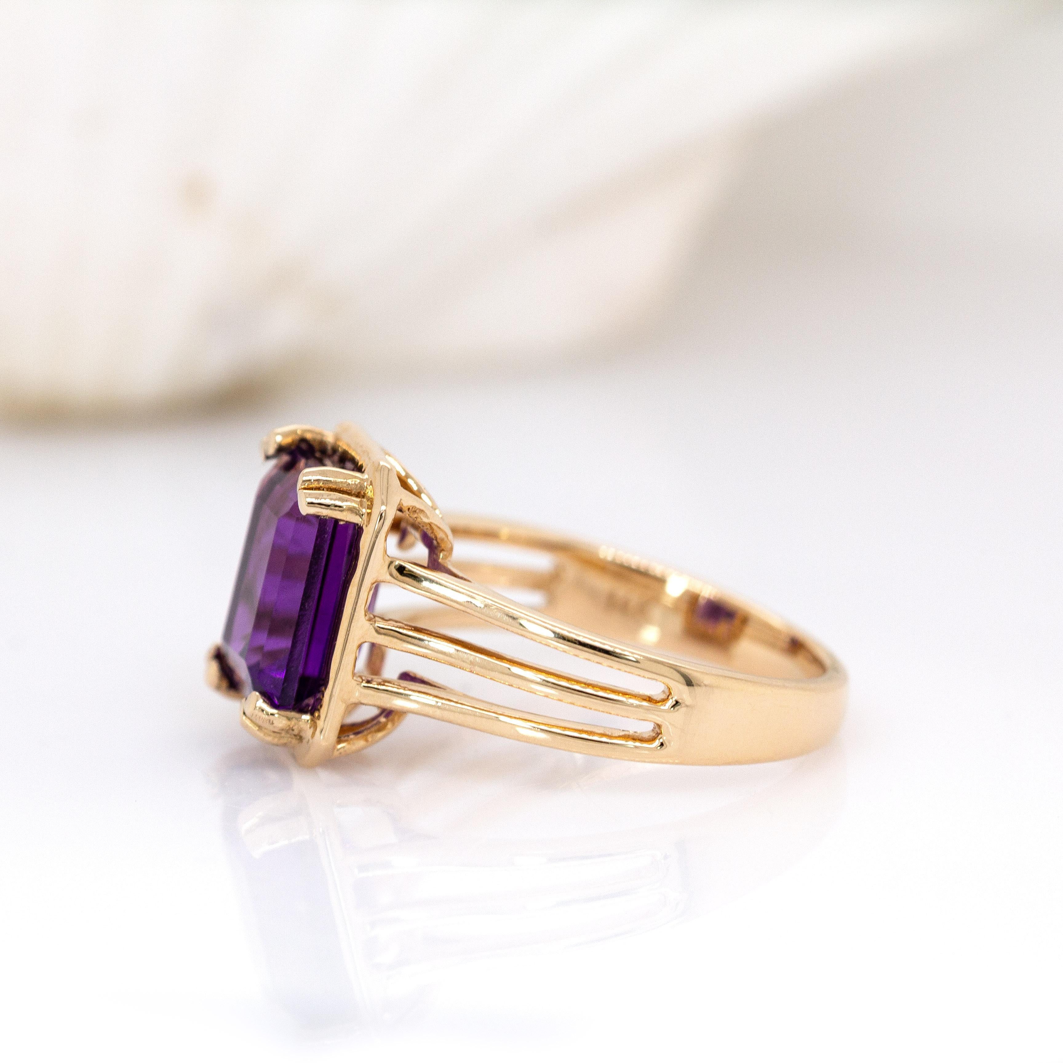 De las mujeres Anillo de amatista solitaria de 1,6cts: Oro macizo de 14 quilates, caña partida triple  EM 10x8mm en venta