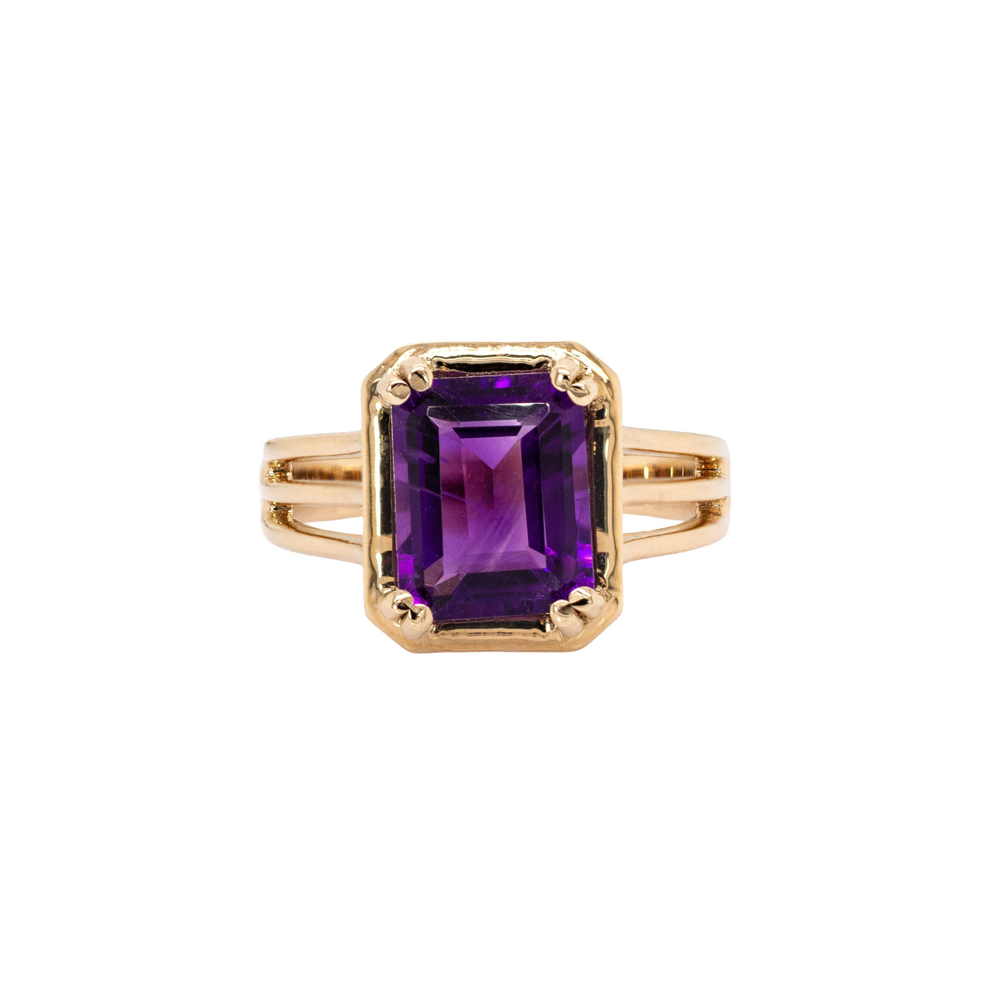 Anillo de amatista solitaria de 1,6cts: Oro macizo de 14 quilates, caña partida triple  EM 10x8mm en venta