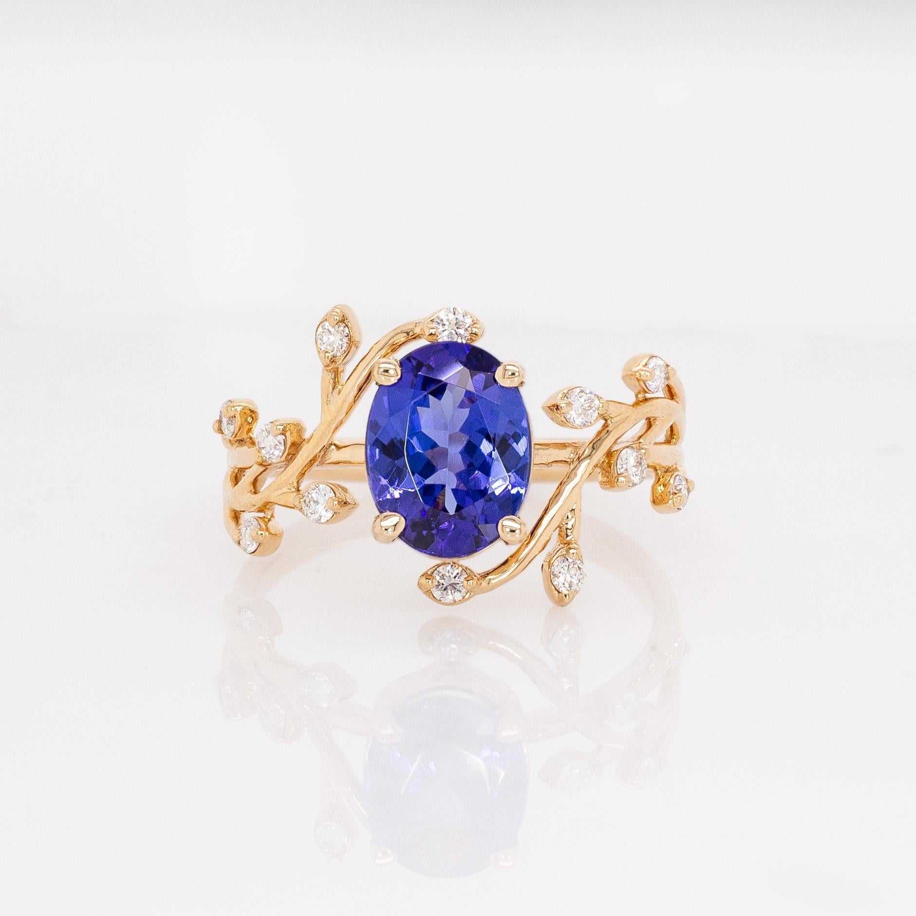 Contemporaneo Anello con tanzanite da 1,6 carati e accenti di diamanti Nature: Oro massiccio 14k, ovale 9x7 mm in vendita