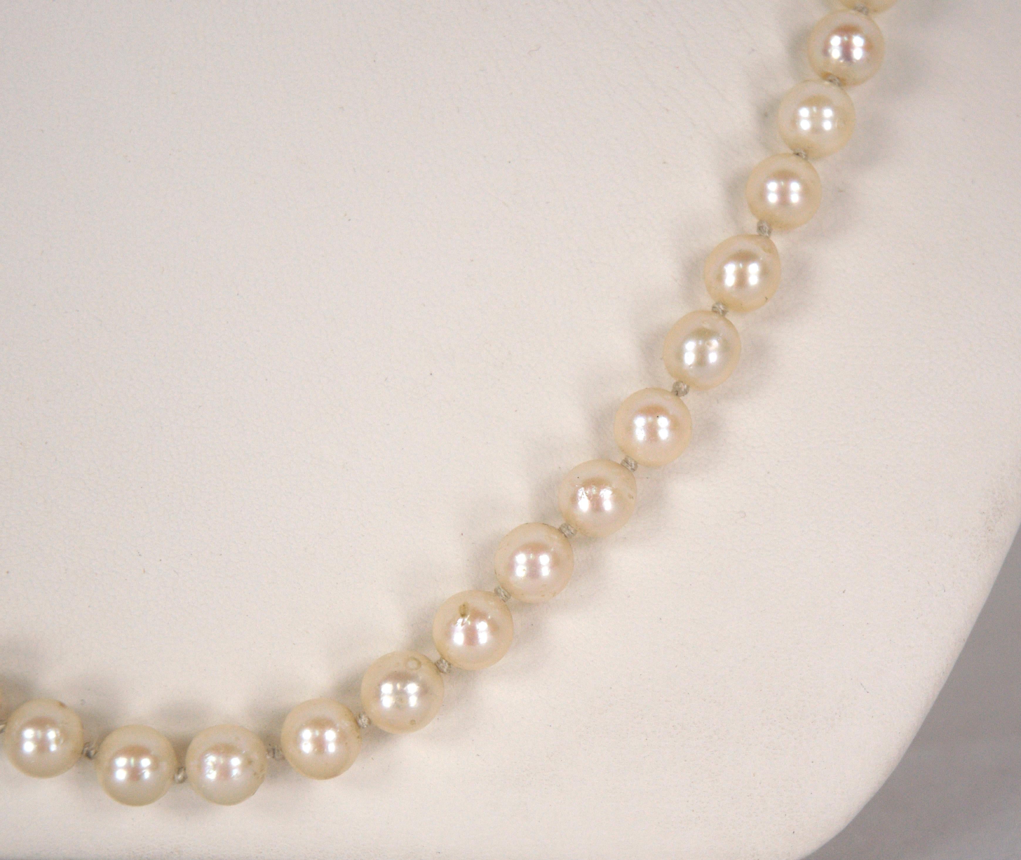 Pearl Necklace and Earrings Set with Pearls In Good Condition For Sale In Soquel, CA