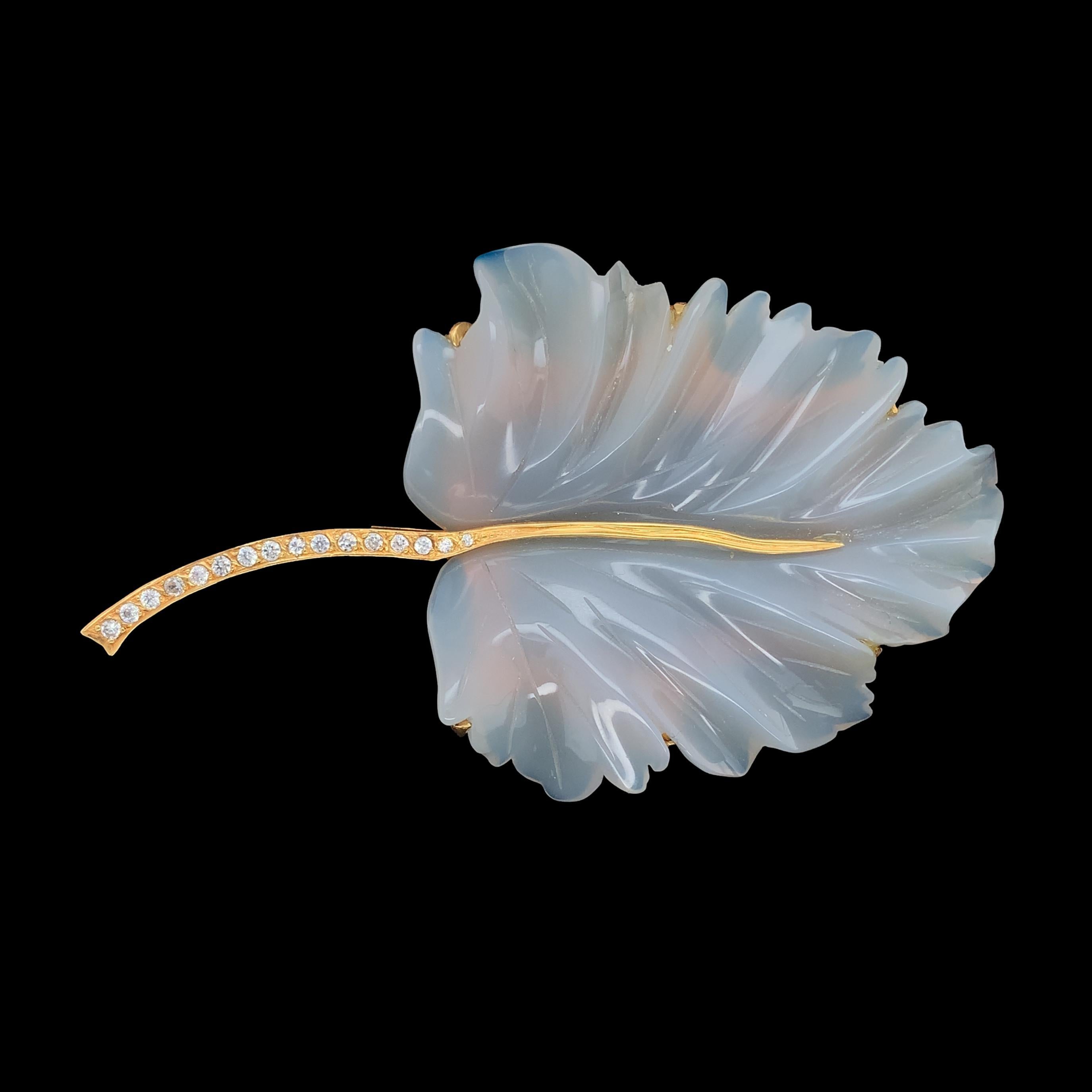 16K Yellow Gold .666 Large Carved Chalcedony Leaf Pin Signed For Sale 5