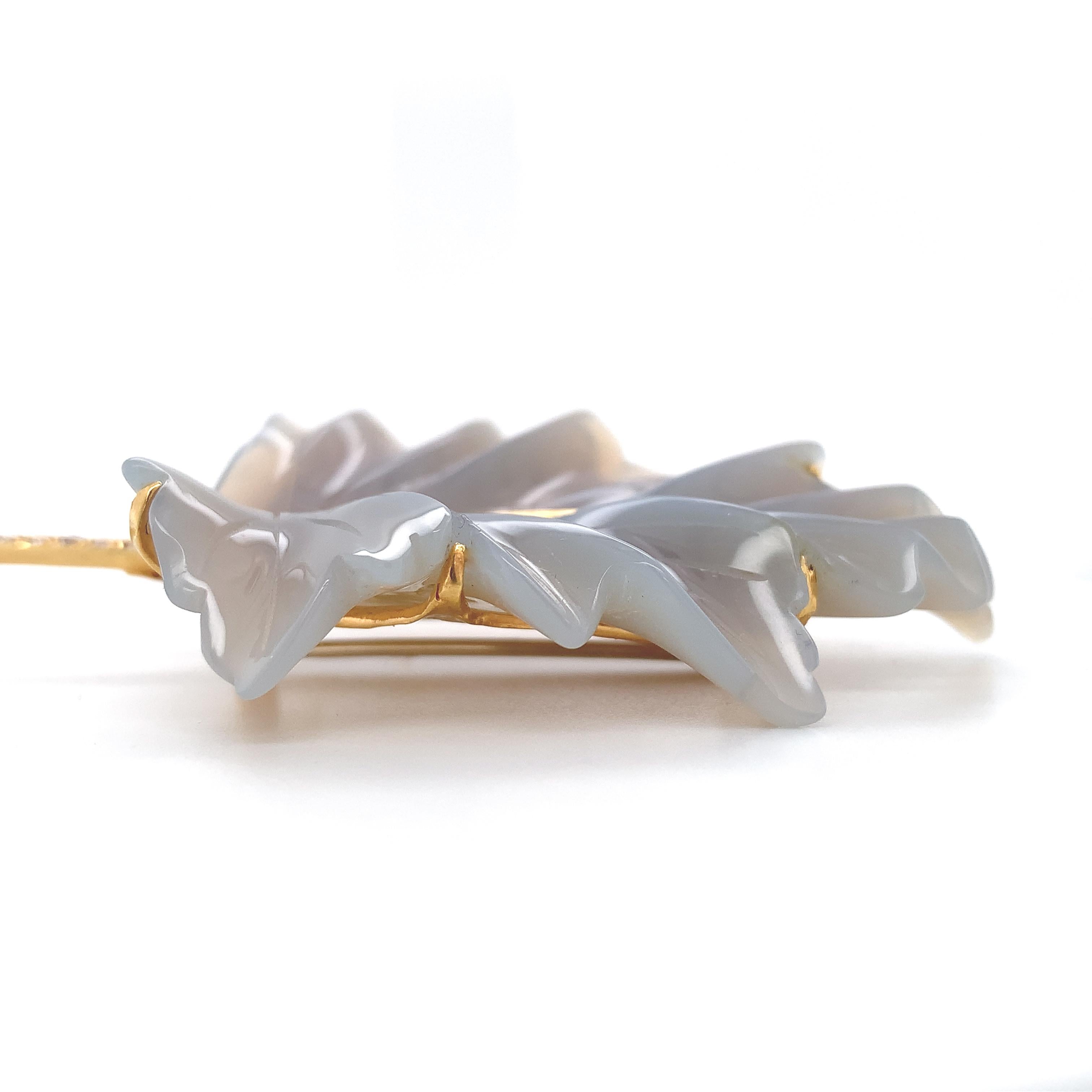 Contemporary 16K Yellow Gold .666 Large Carved Chalcedony Leaf Pin Signed For Sale