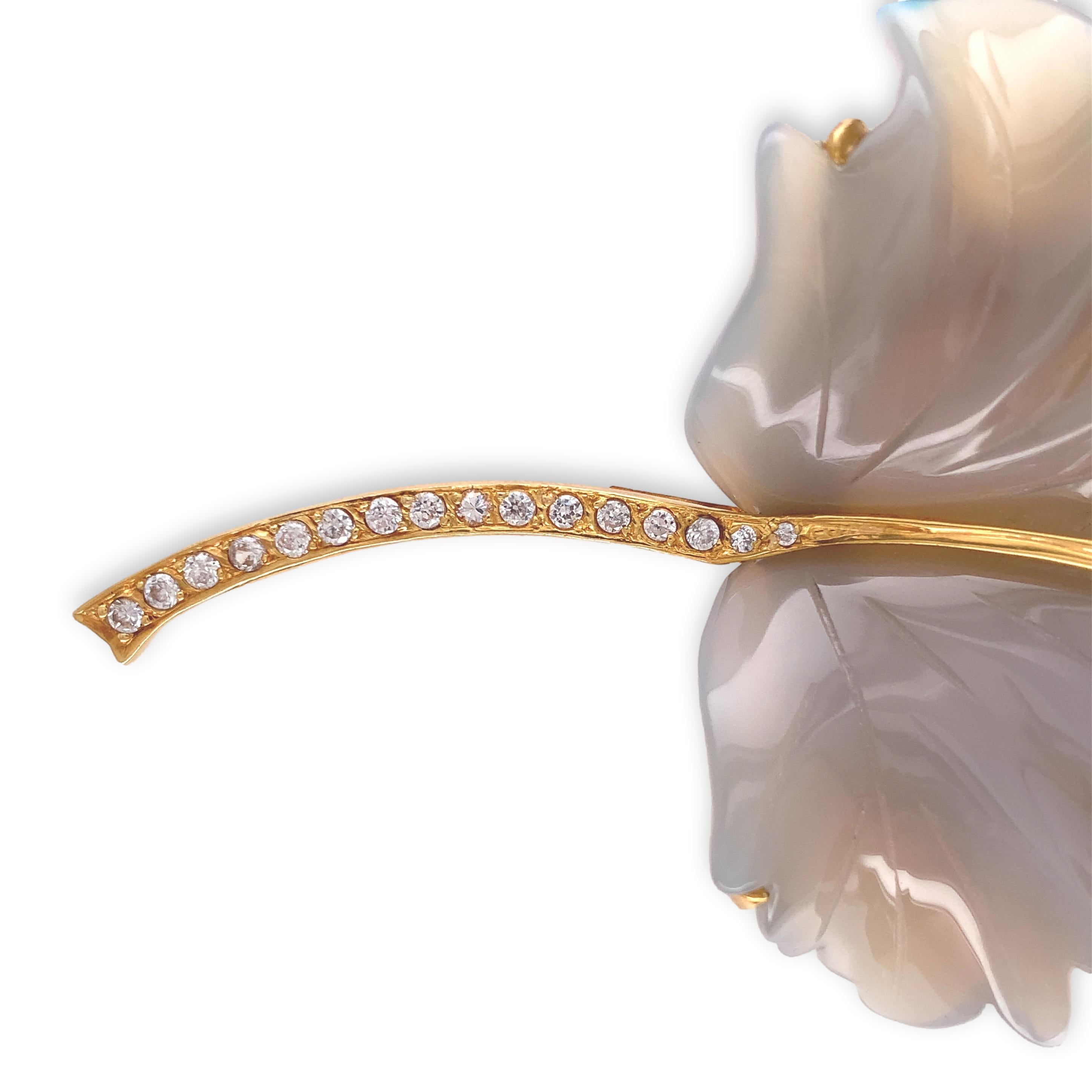 Brilliant Cut 16K Yellow Gold .666 Large Carved Chalcedony Leaf Pin Signed For Sale