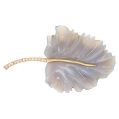 Vintage 16K Yellow Gold .666 Large Carved Chalcedony Leaf Pin Signed