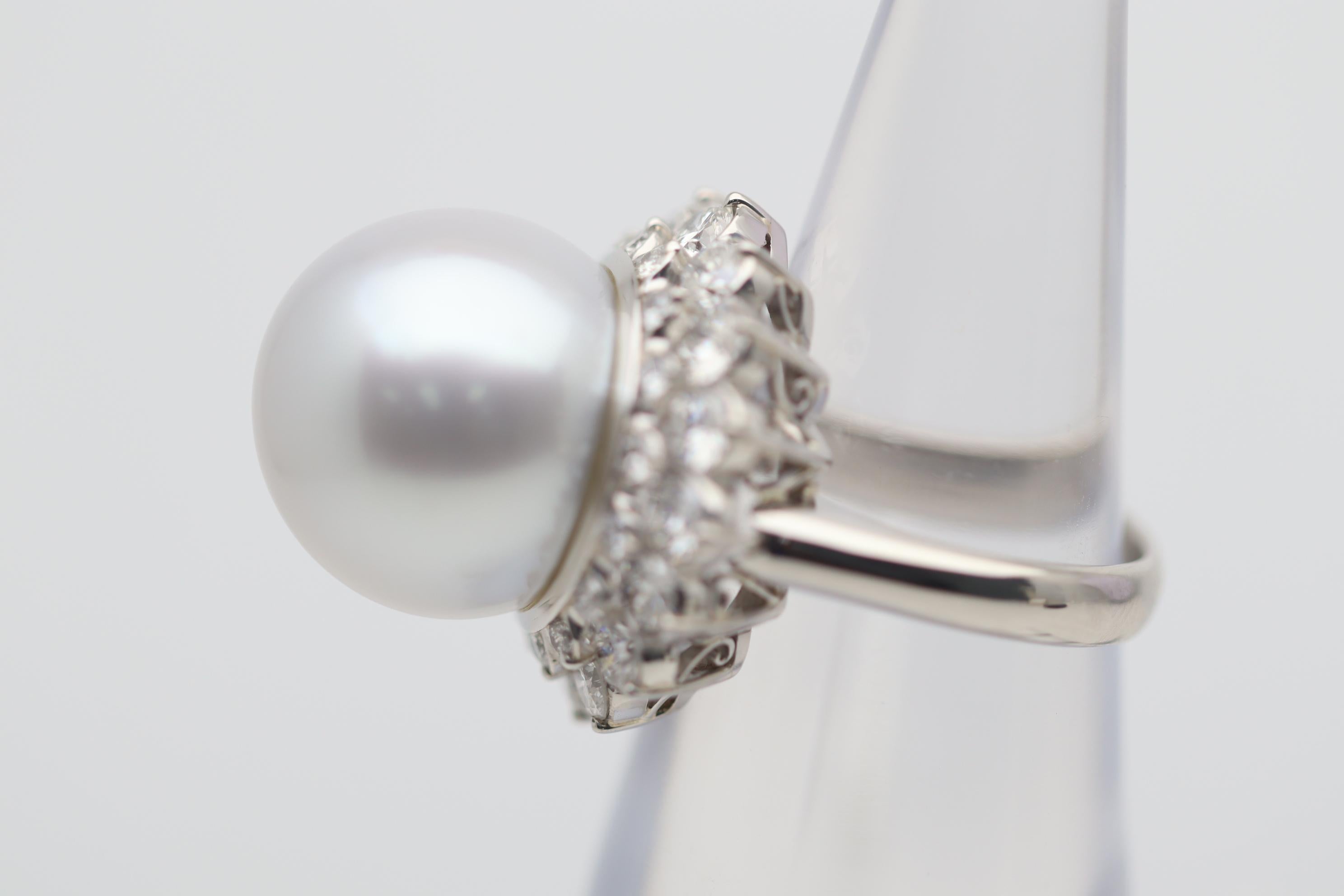 South Sea Pearl Diamond Platinum Halo Sunburst Ring In New Condition For Sale In Beverly Hills, CA