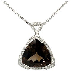 Pendentif de 16 mm de qualité supérieure en or 14 carats avec topaze fumée et diamants