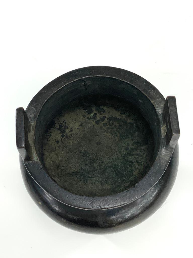 16th-17th Century Chinese Ming Dynasty Fu Dog Censer Incense Vase For Sale 1