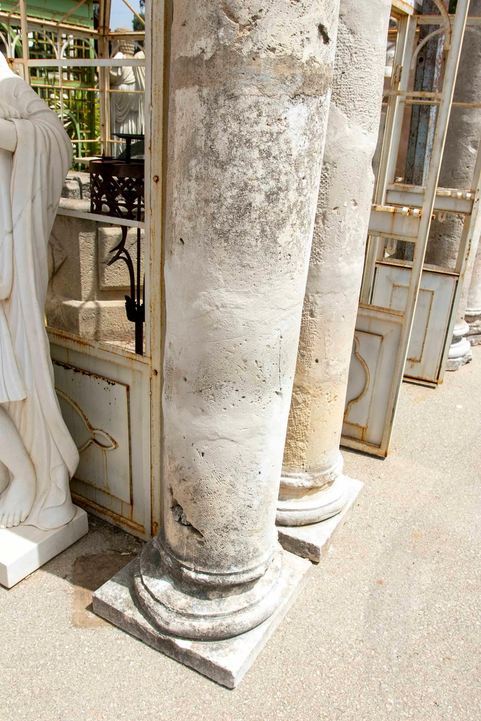 16th-17th Century Spanish Set of Four Tuscan-Style Stone Columns  For Sale 8