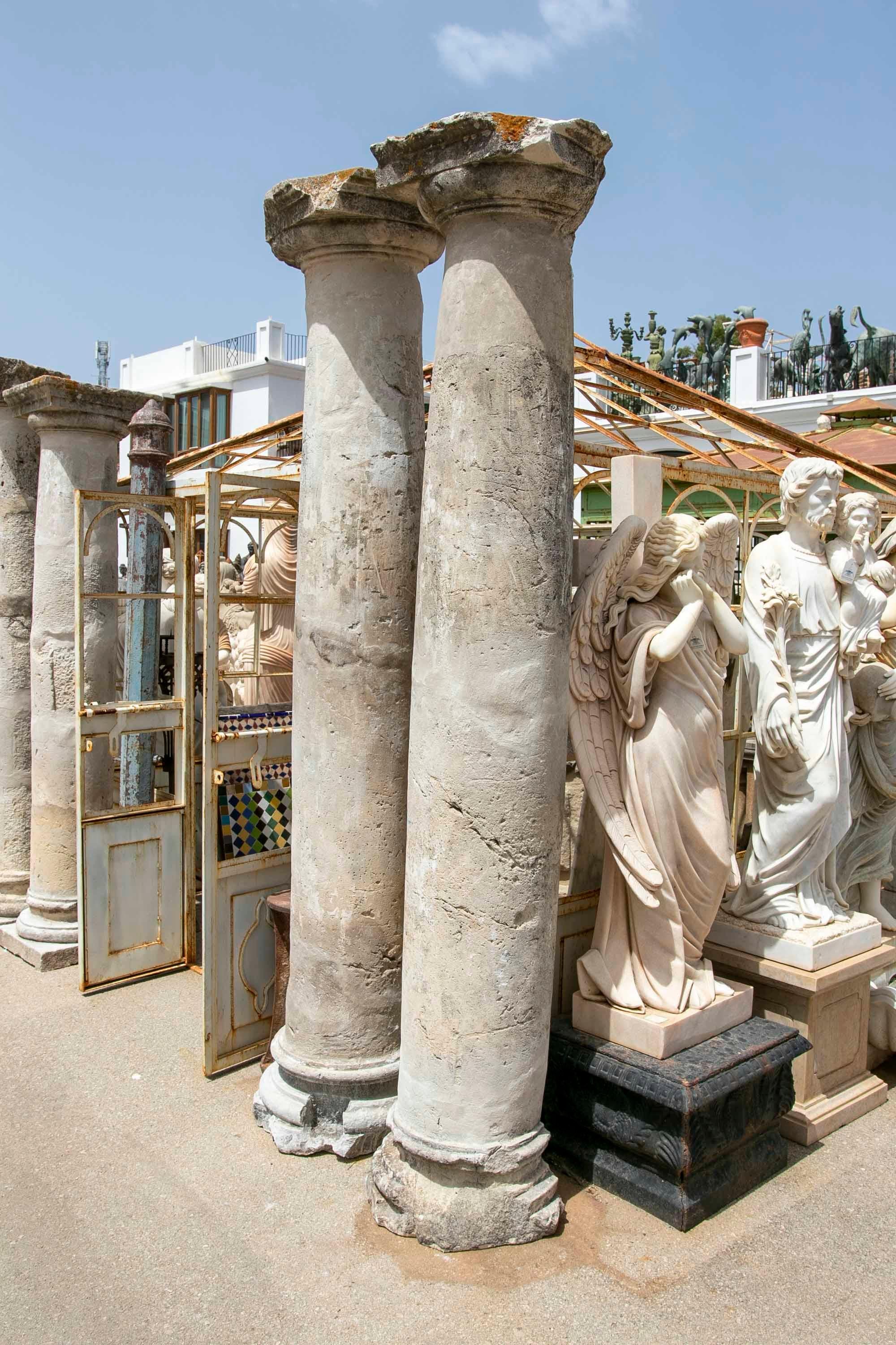Sculpté à la main Ensemble de quatre colonnes de pierre de style toscan du 16e-17e siècle en Espagne  en vente