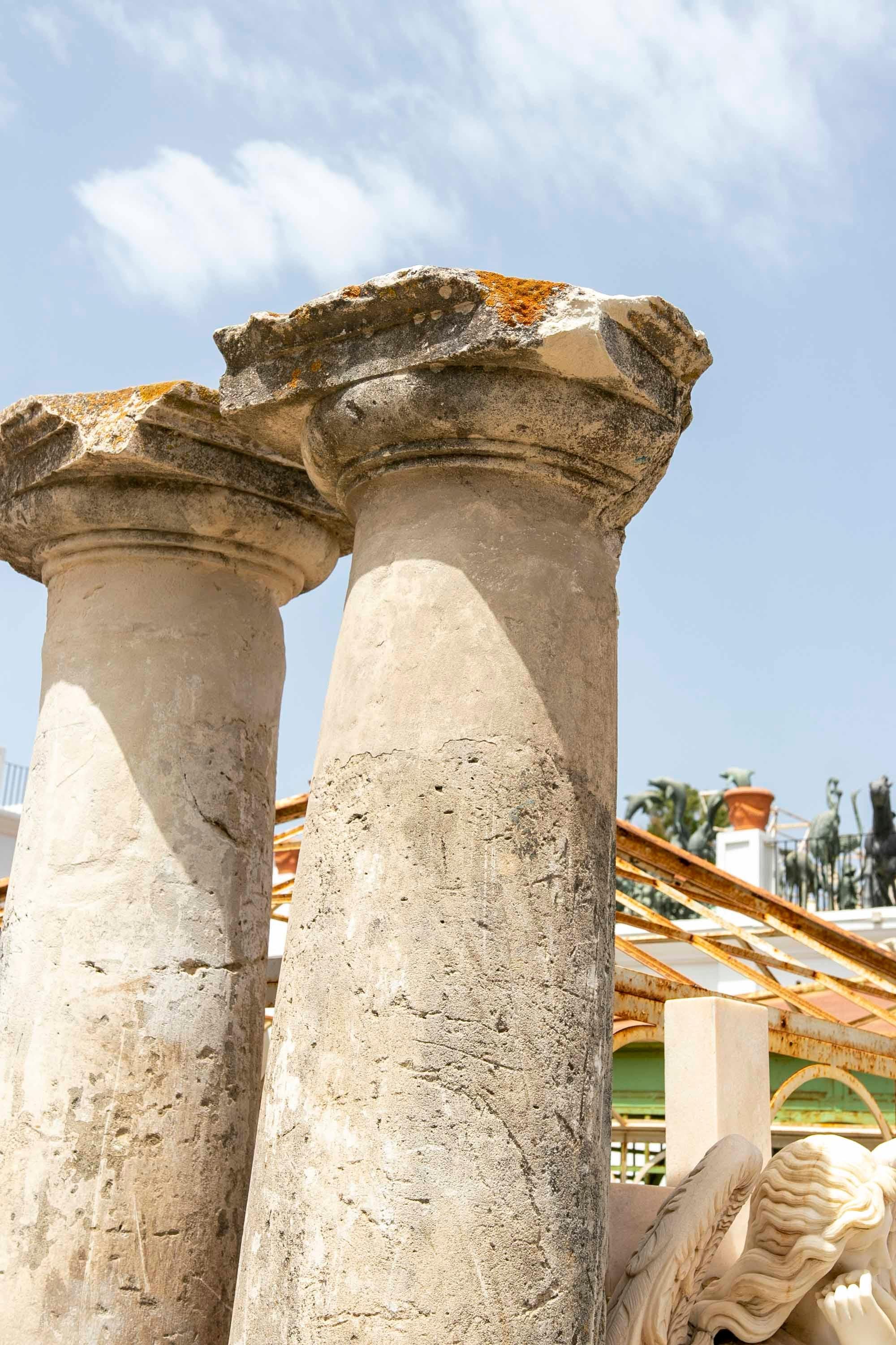 Ensemble de quatre colonnes de pierre de style toscan du 16e-17e siècle en Espagne  État moyen - En vente à Marbella, ES