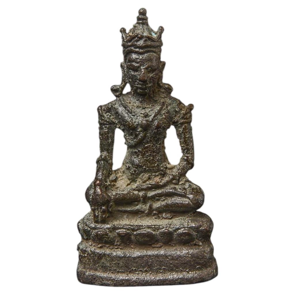 Buddha coronato in bronzo massiccio fuso, Thailandia, XVI-XVIII secolo