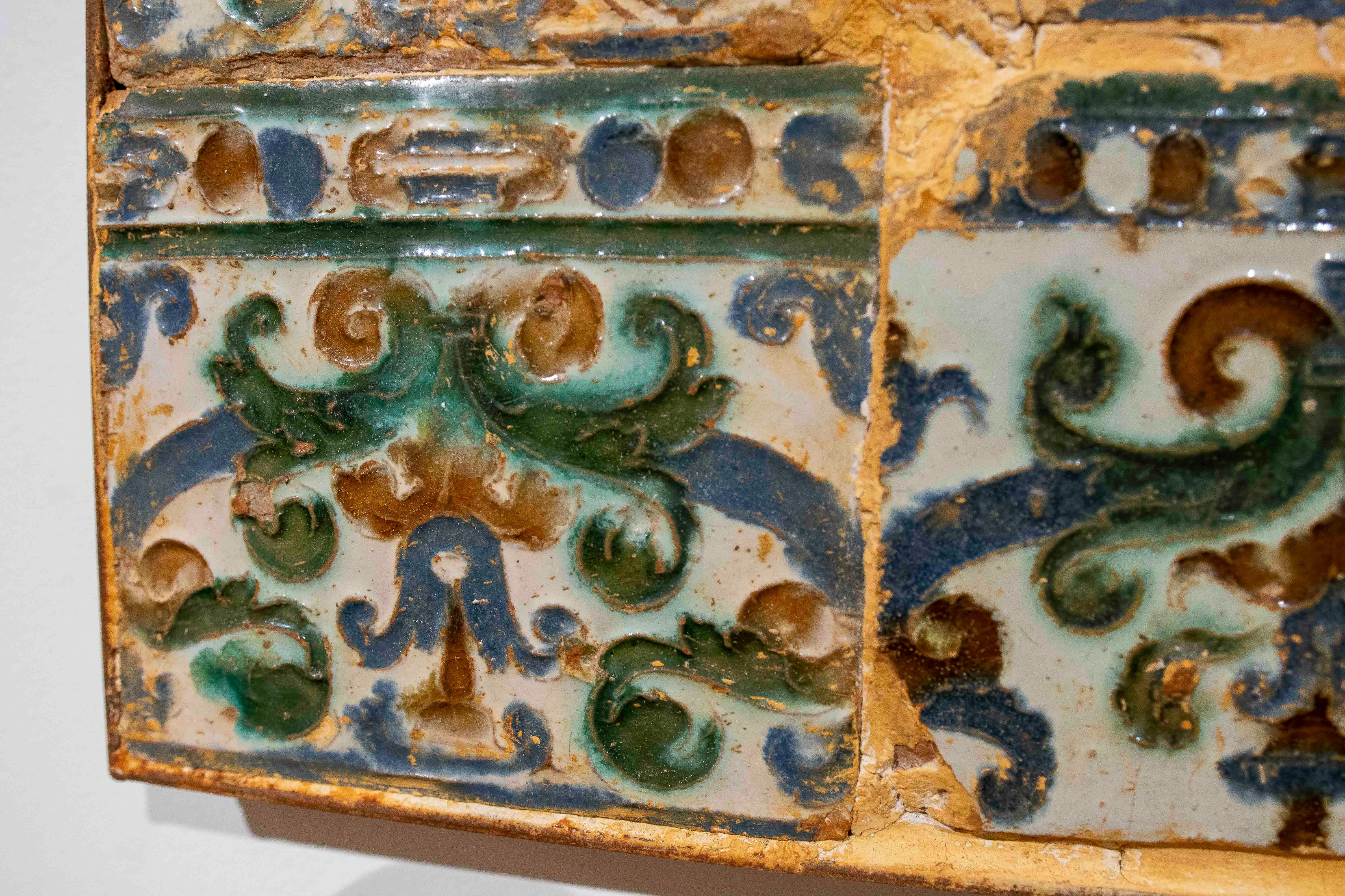 16th Antique Panel Glazed Tiles in Green and Blue en venta 1