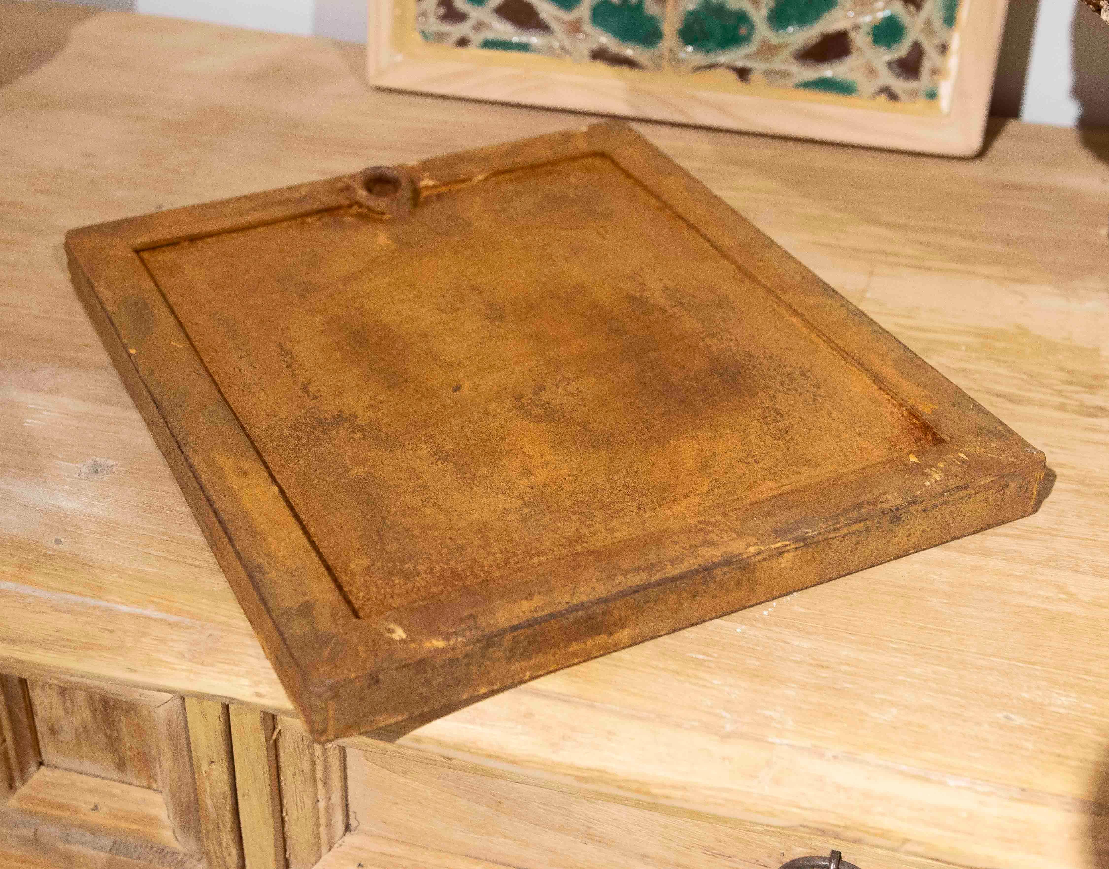 16th Antique Panel of Rectangular Tiles with Glazed Plant Motifs Frames im Angebot 5