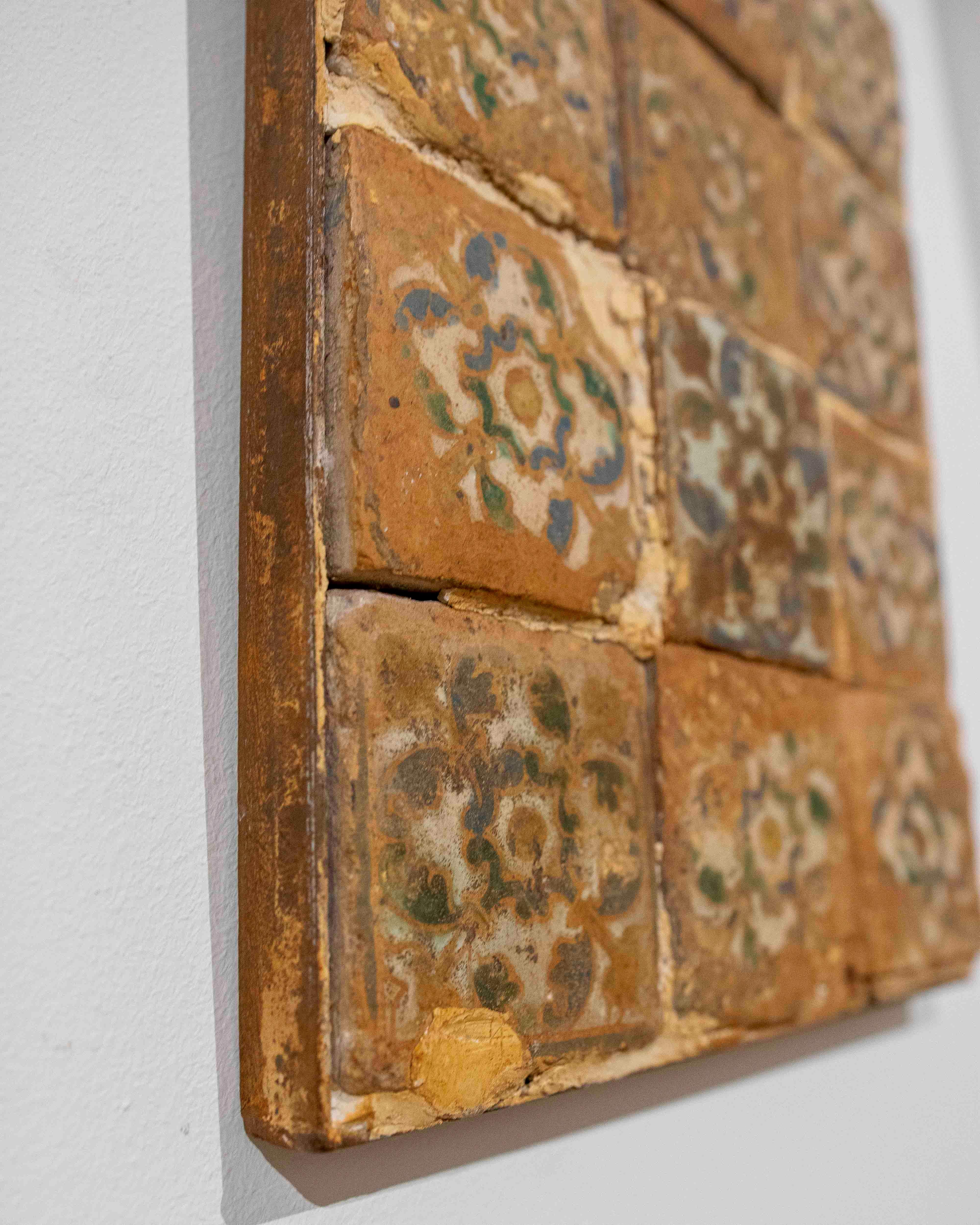 Vernissé 16th Antique Panel of Twelve Antique Tiles with Floral Motifs en vente