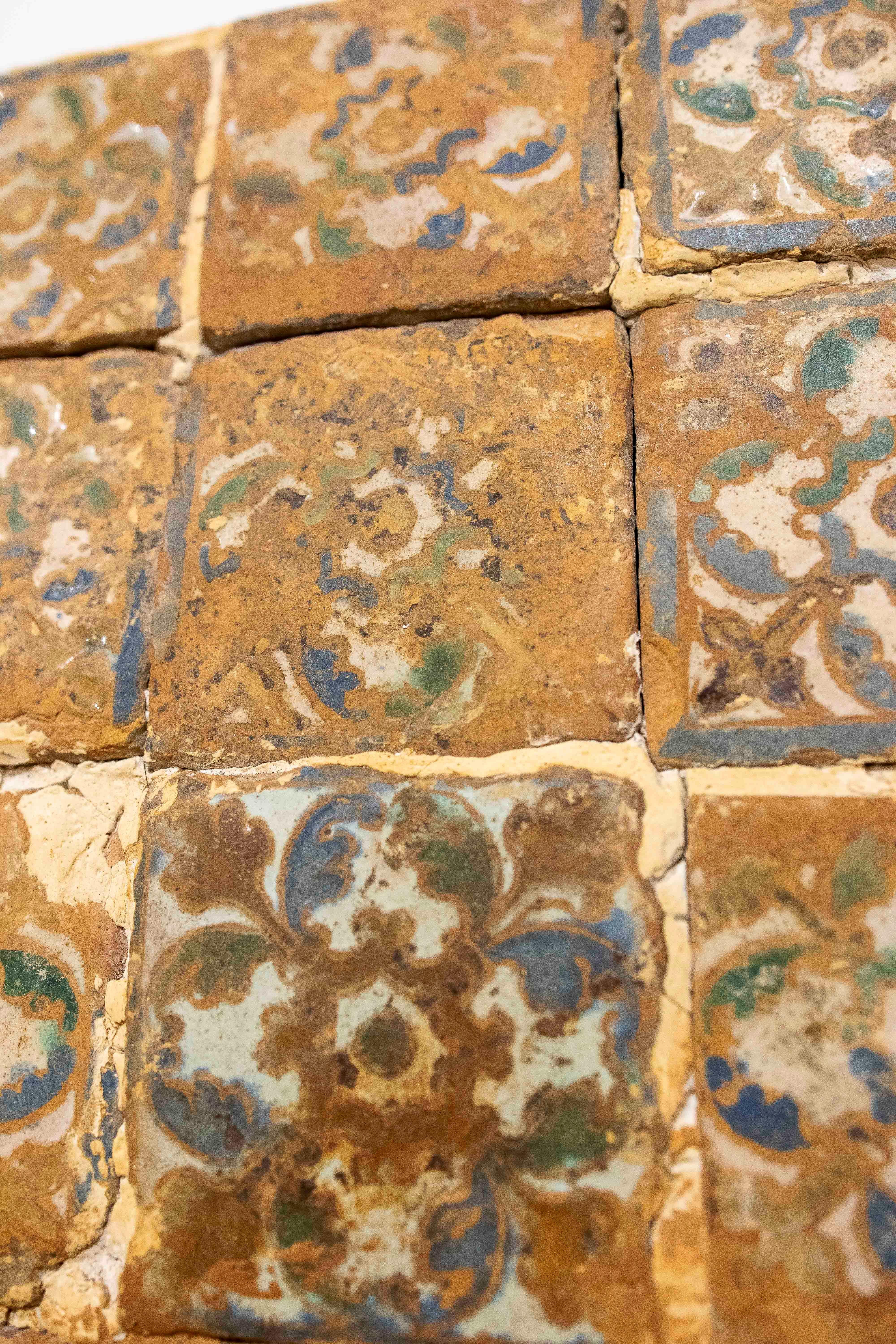 16th Antique Panel of Twelve Antique Tiles with Floral Motifs en vente 1