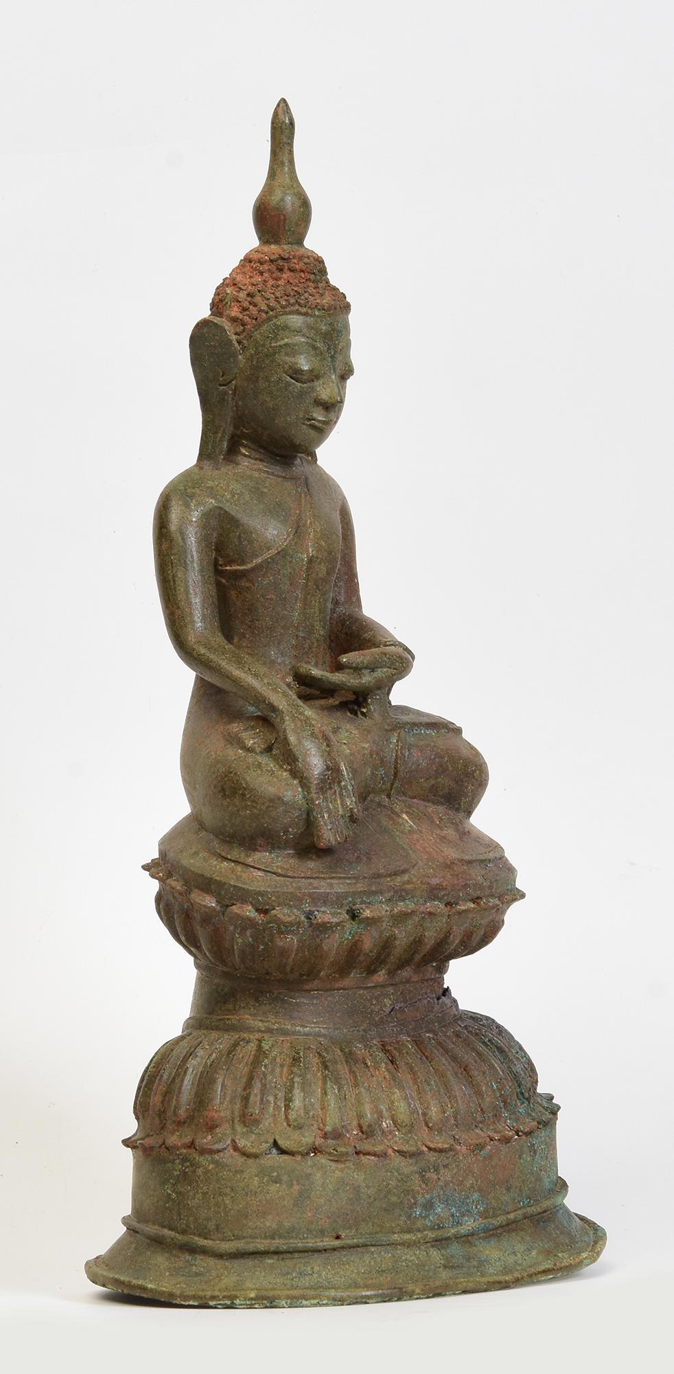 16th C., Ava, Antique Burmese Bronze Seated Buddha Statue on Double Lotus Base For Sale 6