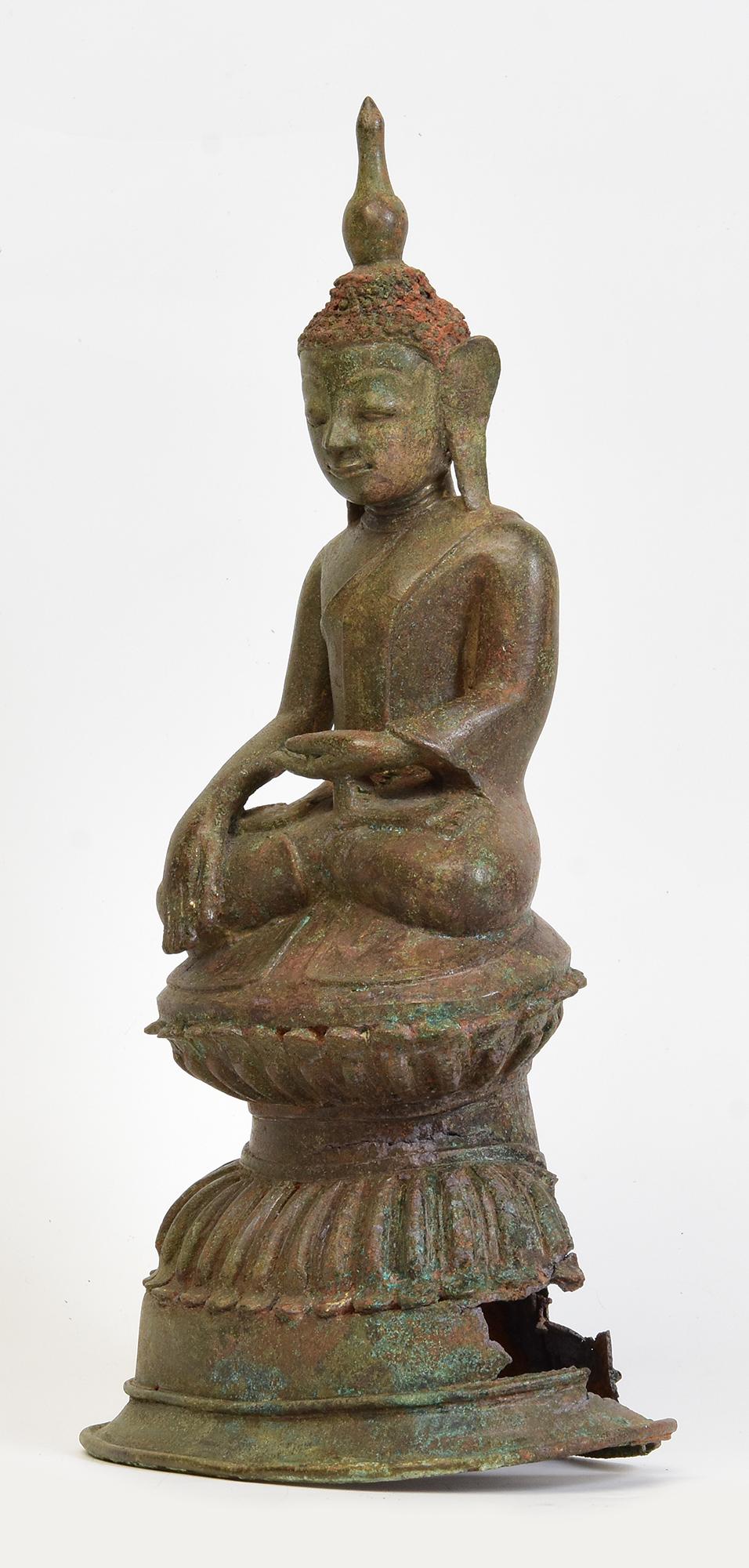 16th C., Ava, Antique Burmese Bronze Seated Buddha Statue on Double Lotus Base For Sale 1