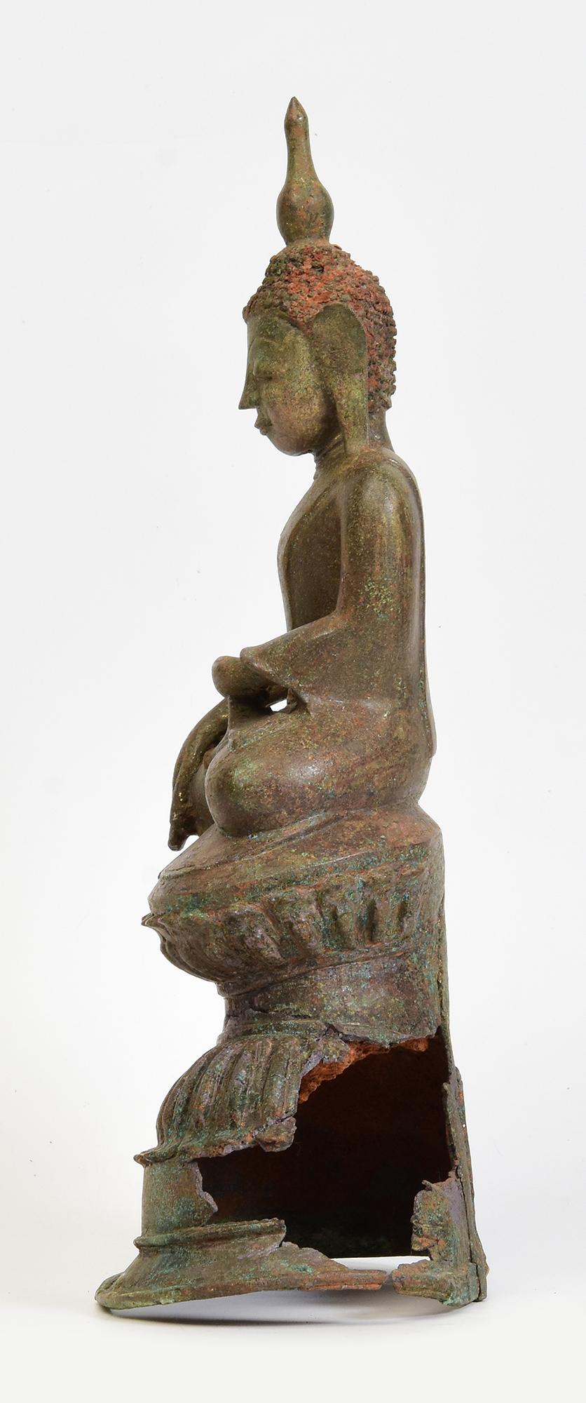 16th C., Ava, Antique Burmese Bronze Seated Buddha Statue on Double Lotus Base For Sale 2