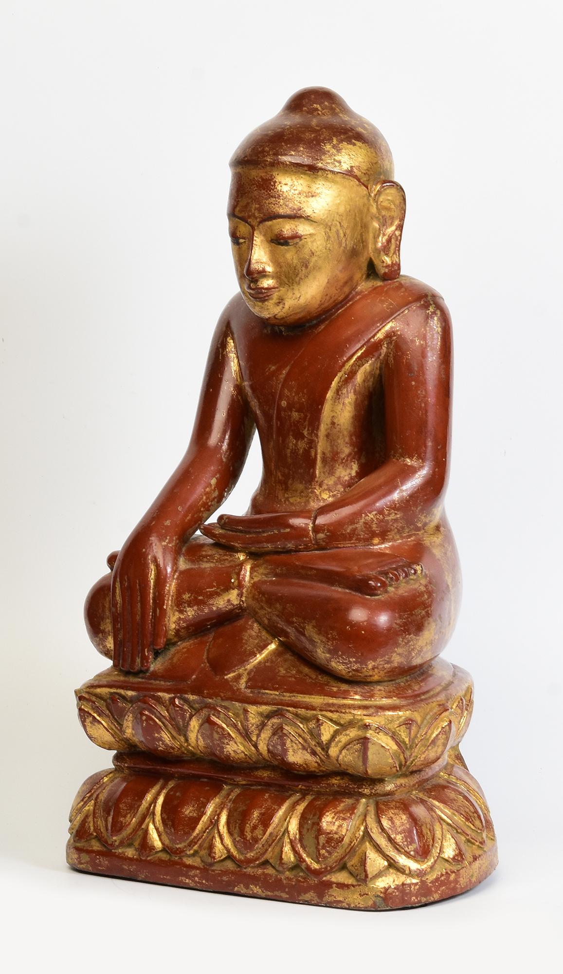 16th C., Ava, Rare Antique Burmese Wooden Seated Buddha on Double Lotus Base For Sale 1