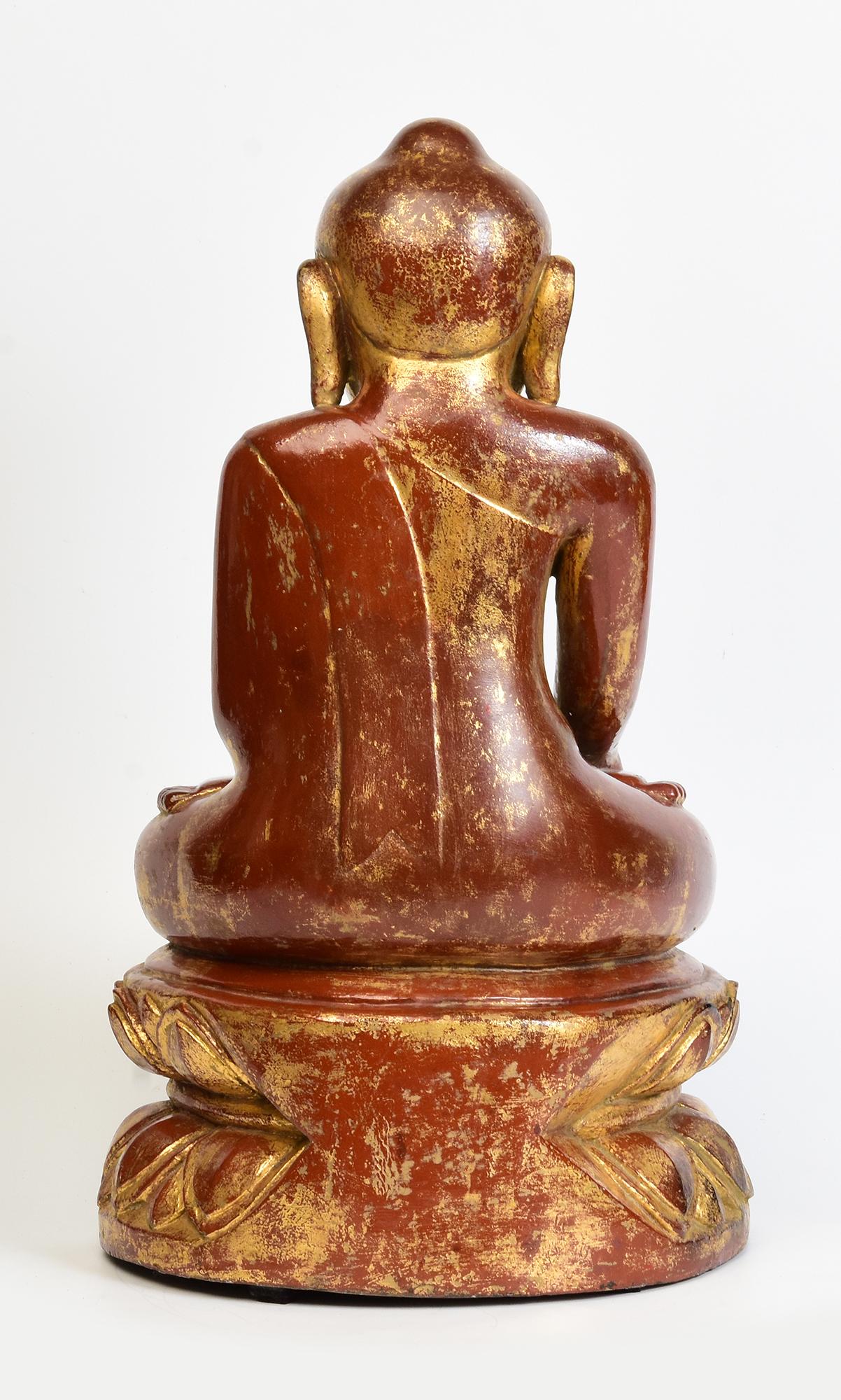 16th C., Ava, Rare Antique Burmese Wooden Seated Buddha on Double Lotus Base For Sale 3