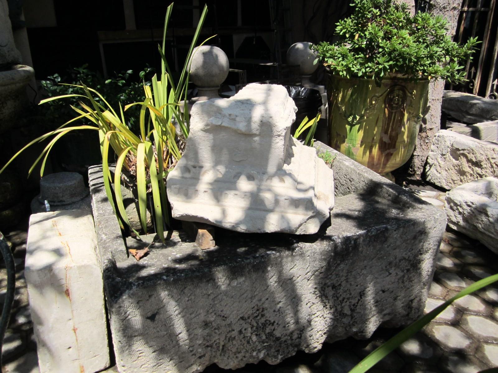 16th C. Hand Carved Capital Stone Base Architectural Element Sculpture Pedestal en vente 4