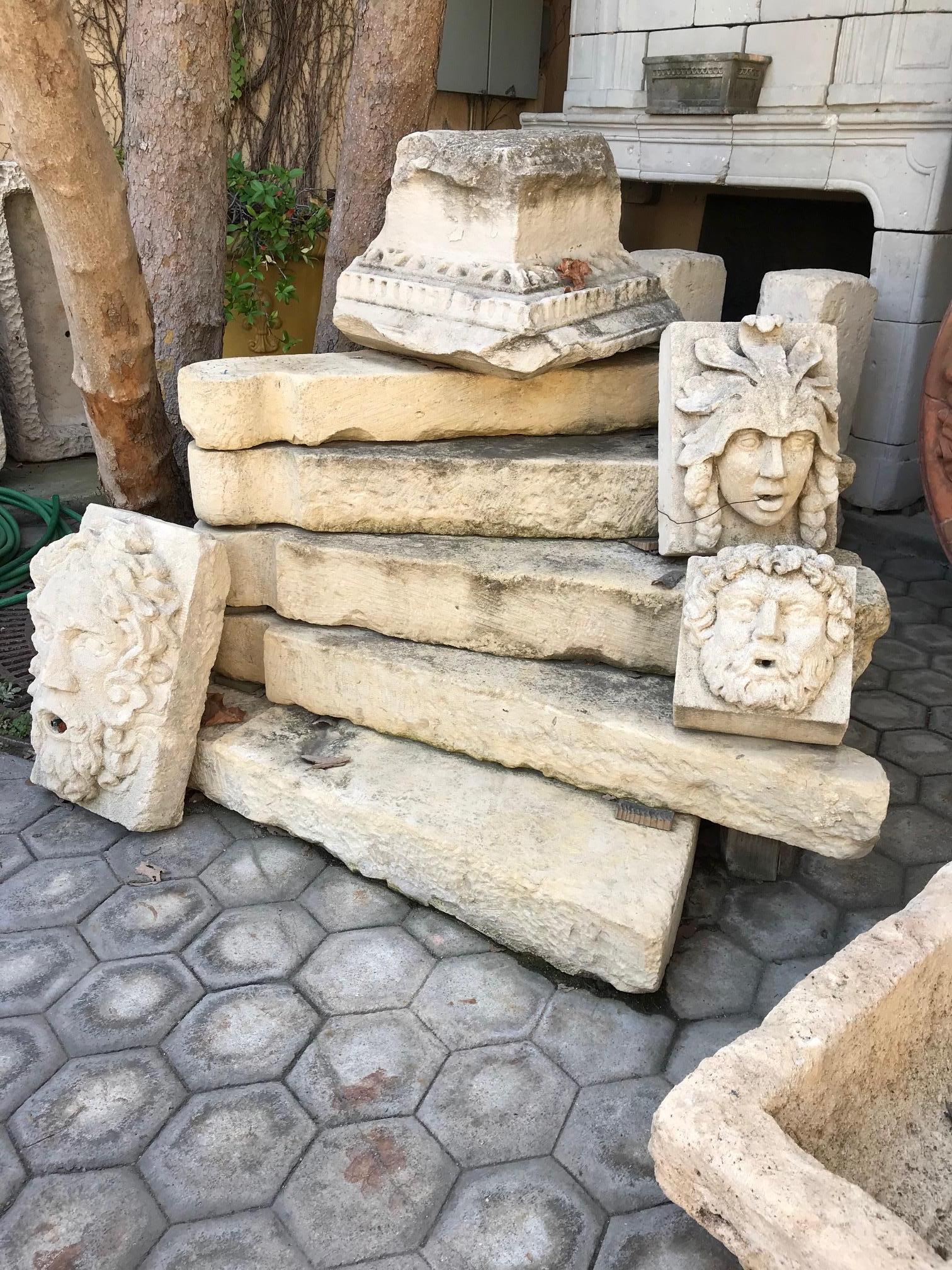 16th C. Hand Carved Capital Stone Base Architectural Element Sculpture Pedestal en vente 11