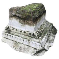 Capitale del XVI secolo intagliato a mano Base in pietra Elemento architettonico Scultura Piedistallo