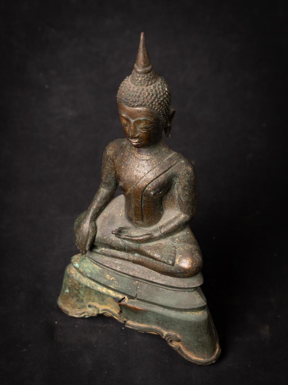16th century antique bronze Thai Buddha statue from Burma For Sale 6