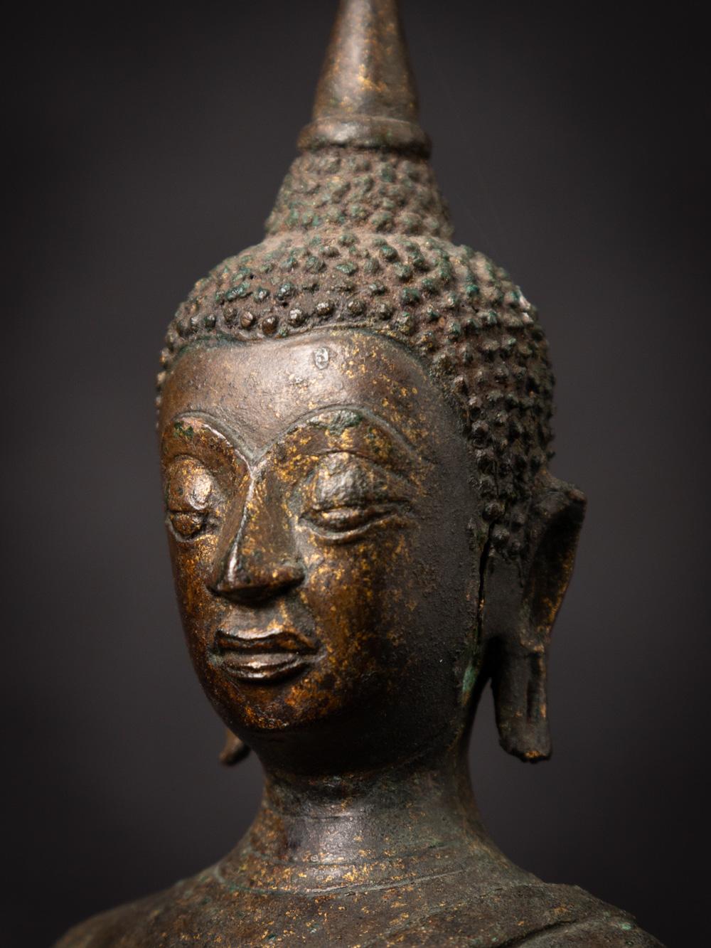 16th century antique bronze Thai Buddha statue from Burma For Sale 8