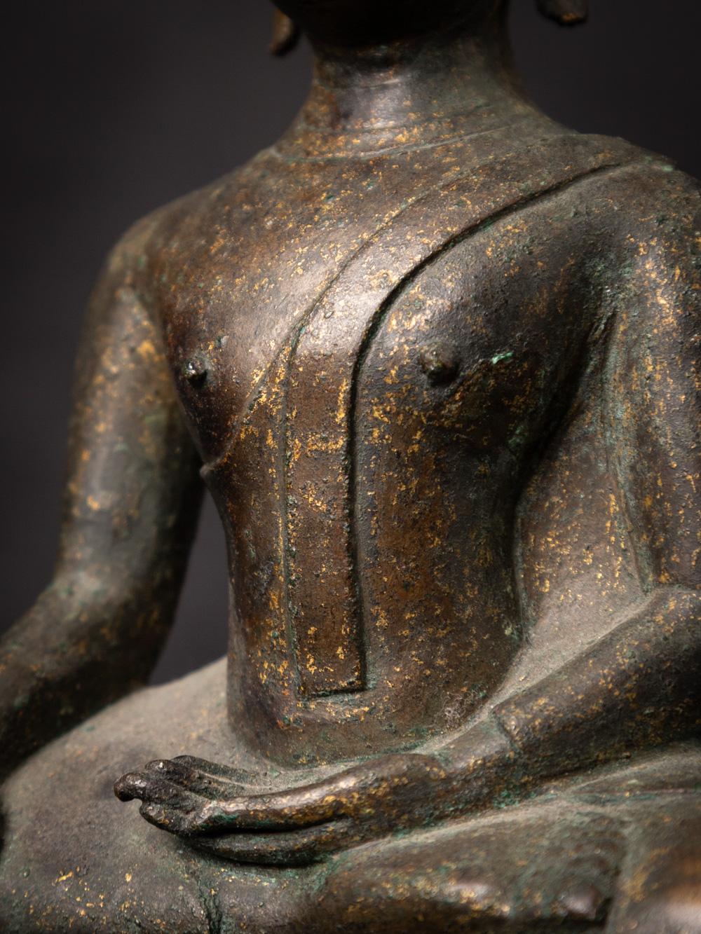 16th century antique bronze Thai Buddha statue from Burma For Sale 9