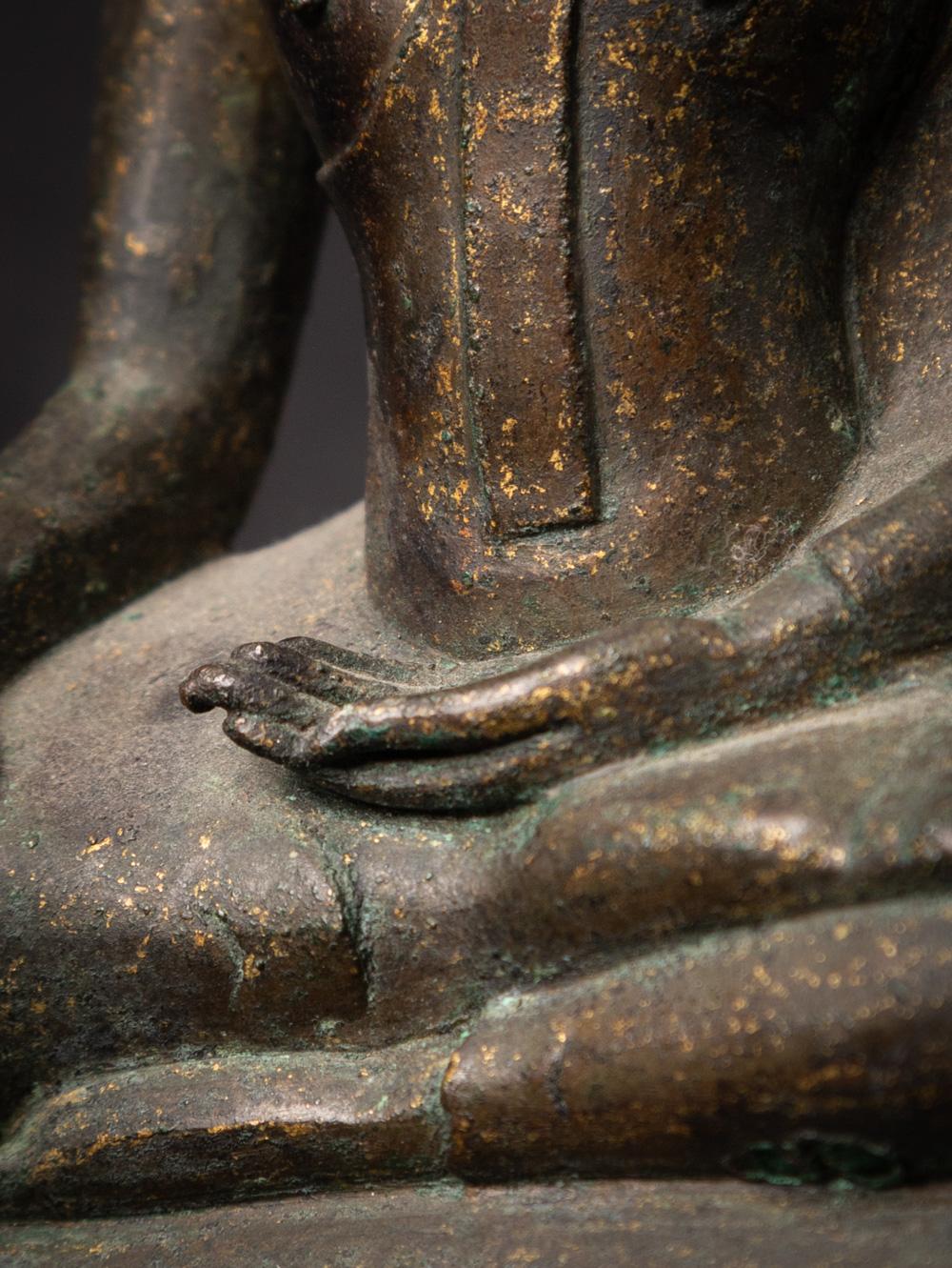 16th century antique bronze Thai Buddha statue from Burma For Sale 11
