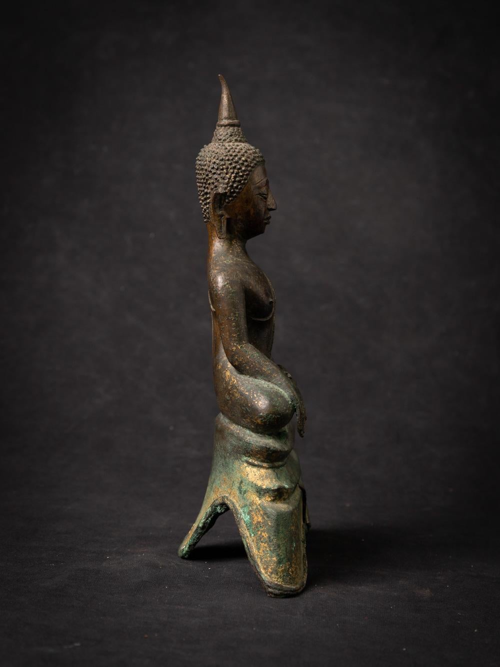 16th century antique bronze Thai Buddha statue from Burma In Good Condition For Sale In DEVENTER, NL