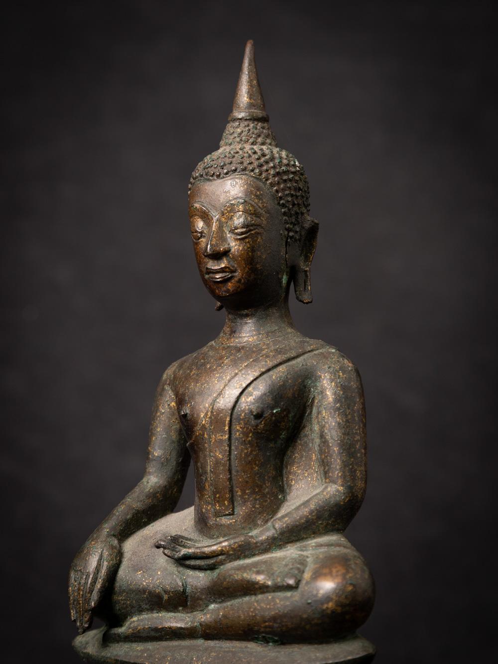 16th century antique bronze Thai Buddha statue from Burma For Sale 2