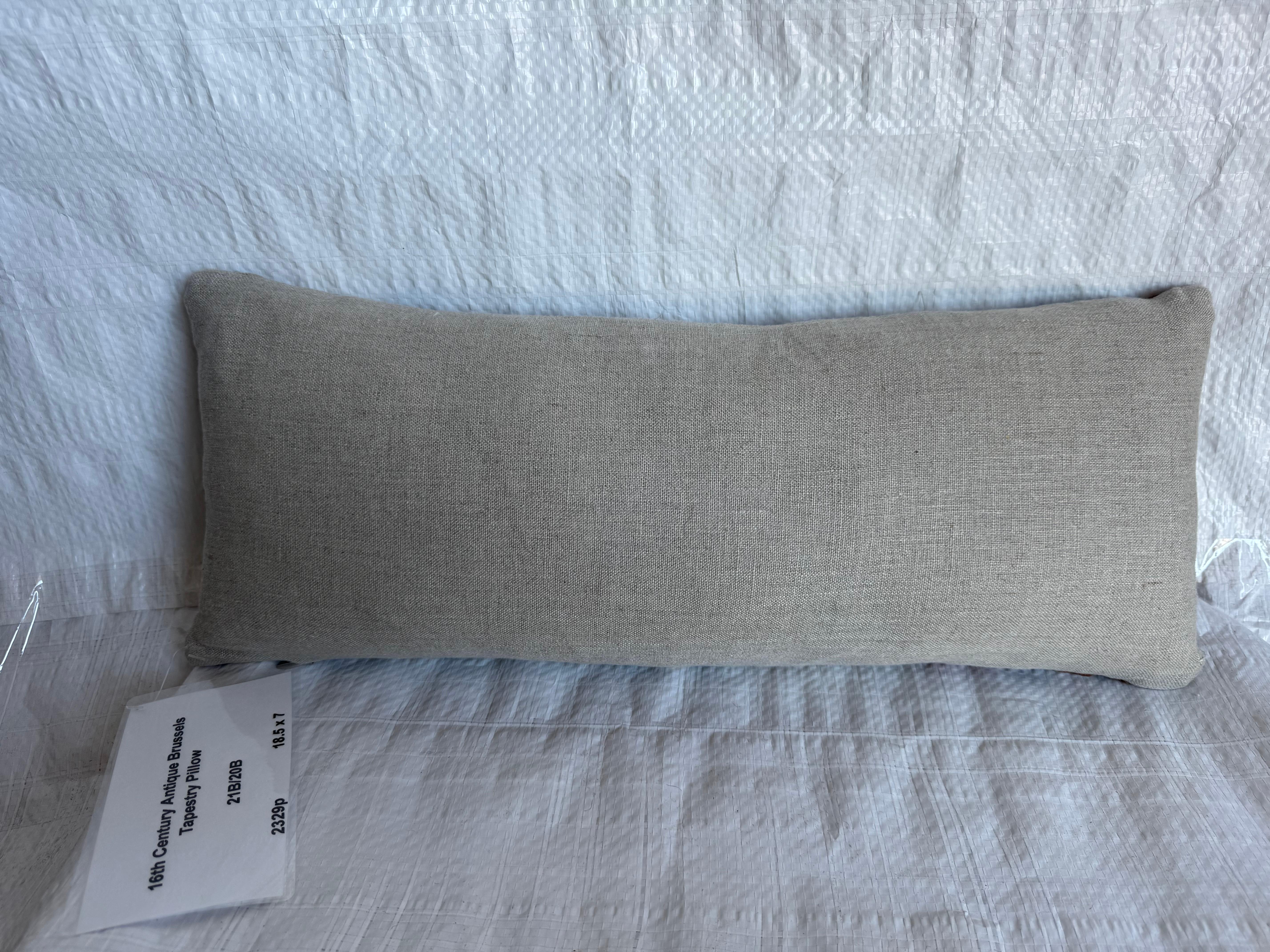 Cuscino ad arazzo figurato antico di Bruxelles del XVI secolo In condizioni buone in vendita a Los Angeles, US