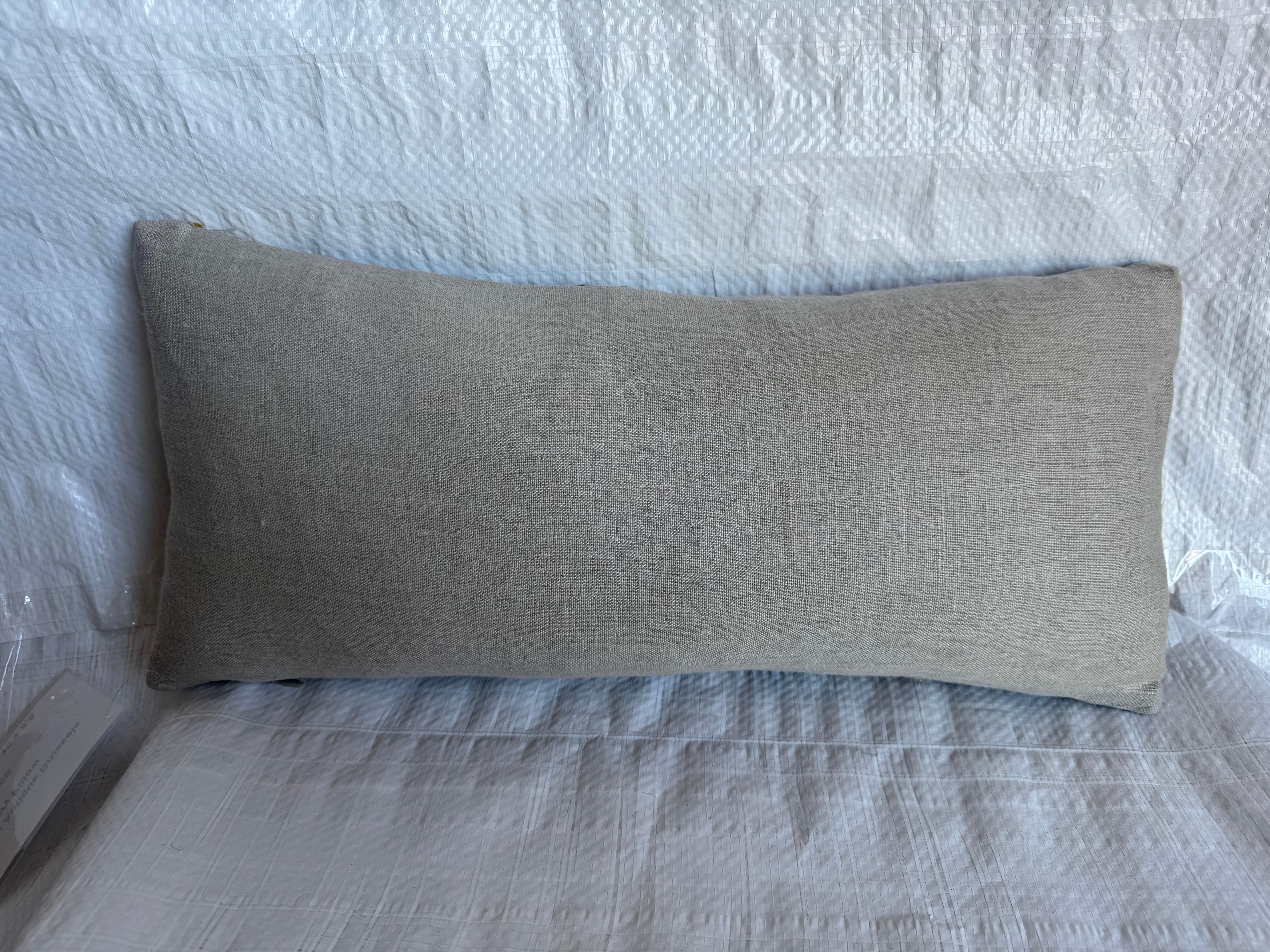 Oreiller en tapisserie florale bruxelloise du 16e siècle Bon état - En vente à Los Angeles, US