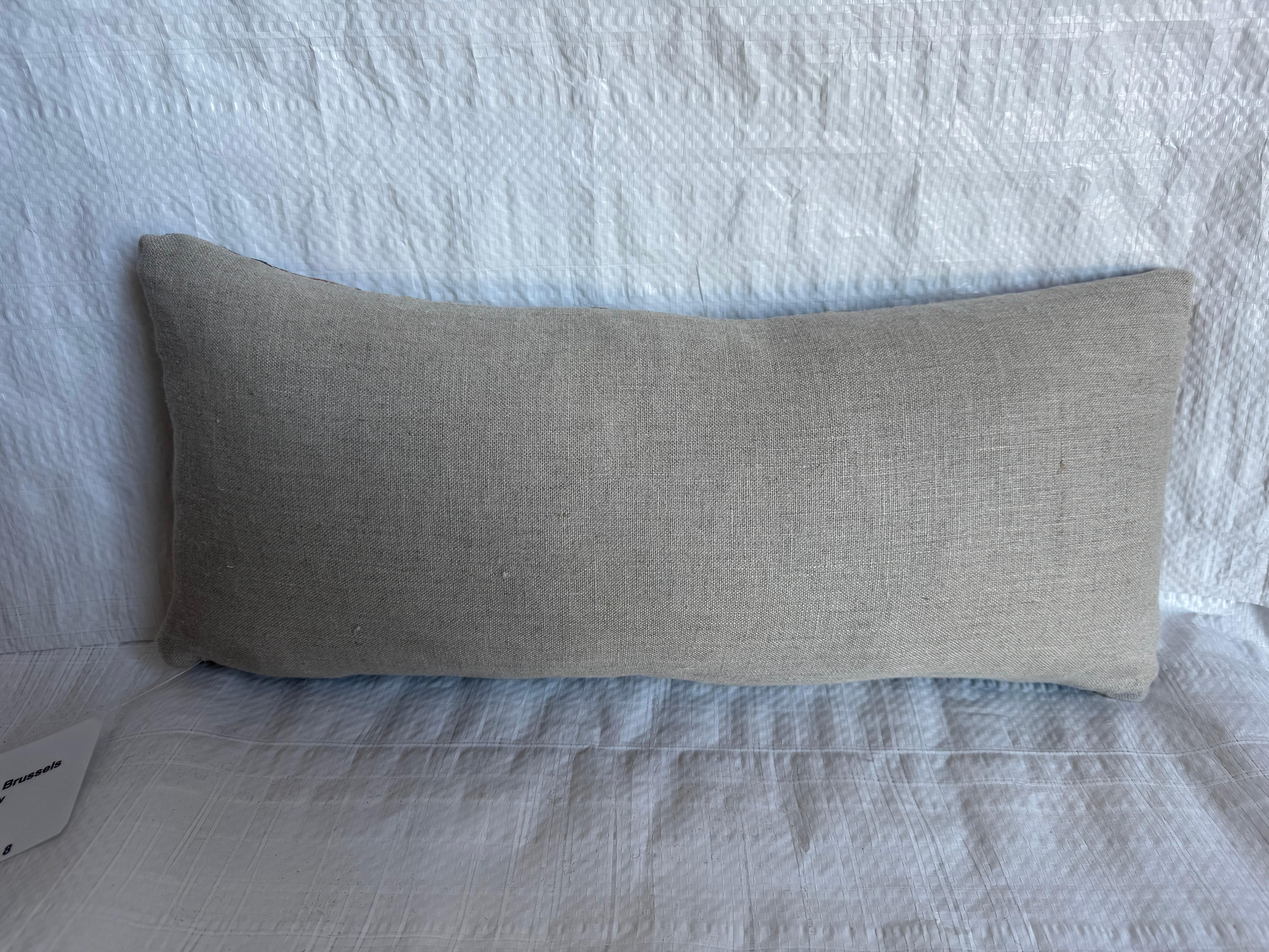 Oreiller en tapisserie bruxelloise du 16e siècle sur les fruits Bon état - En vente à Los Angeles, US