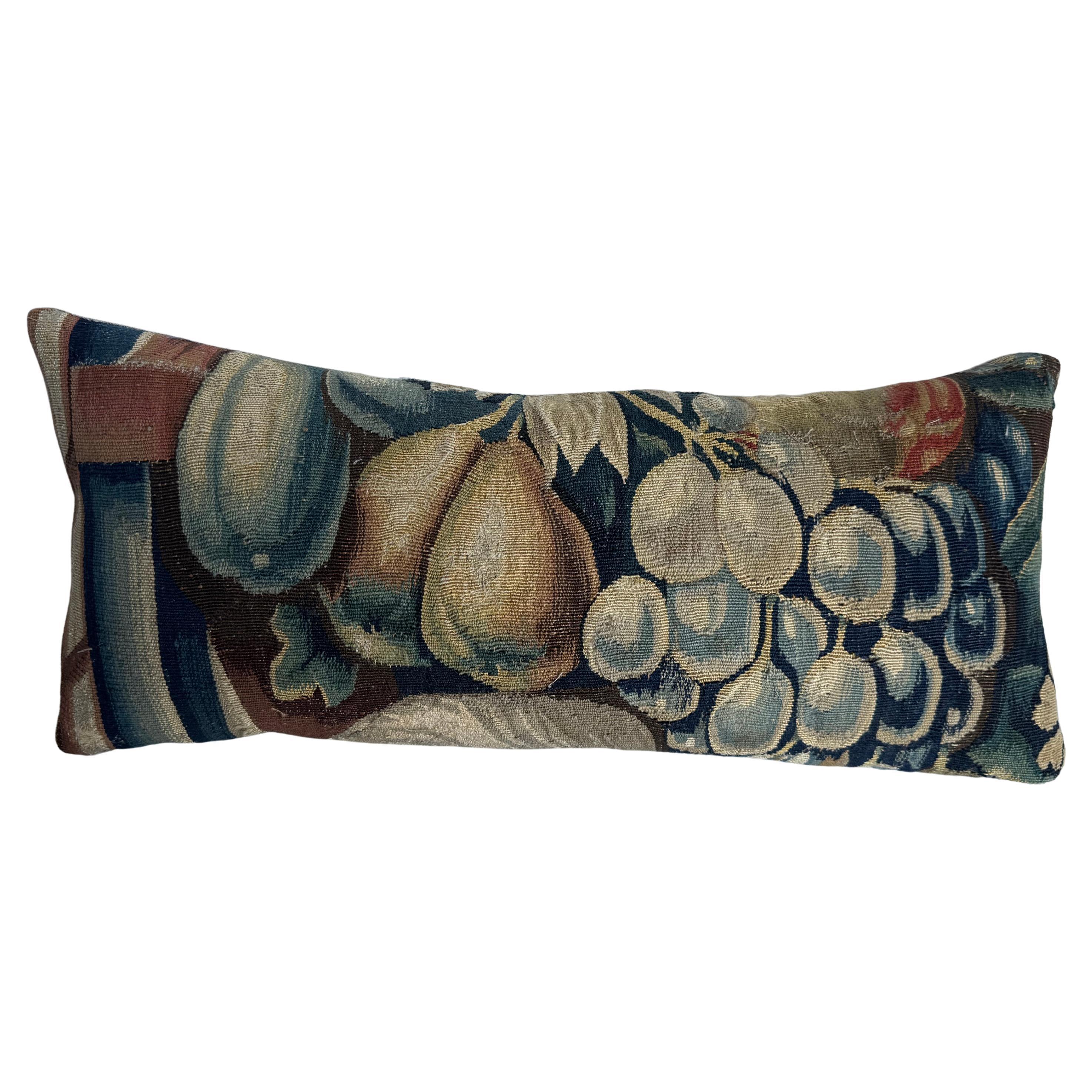 Oreiller en tapisserie bruxelloise du 16e siècle sur les fruits