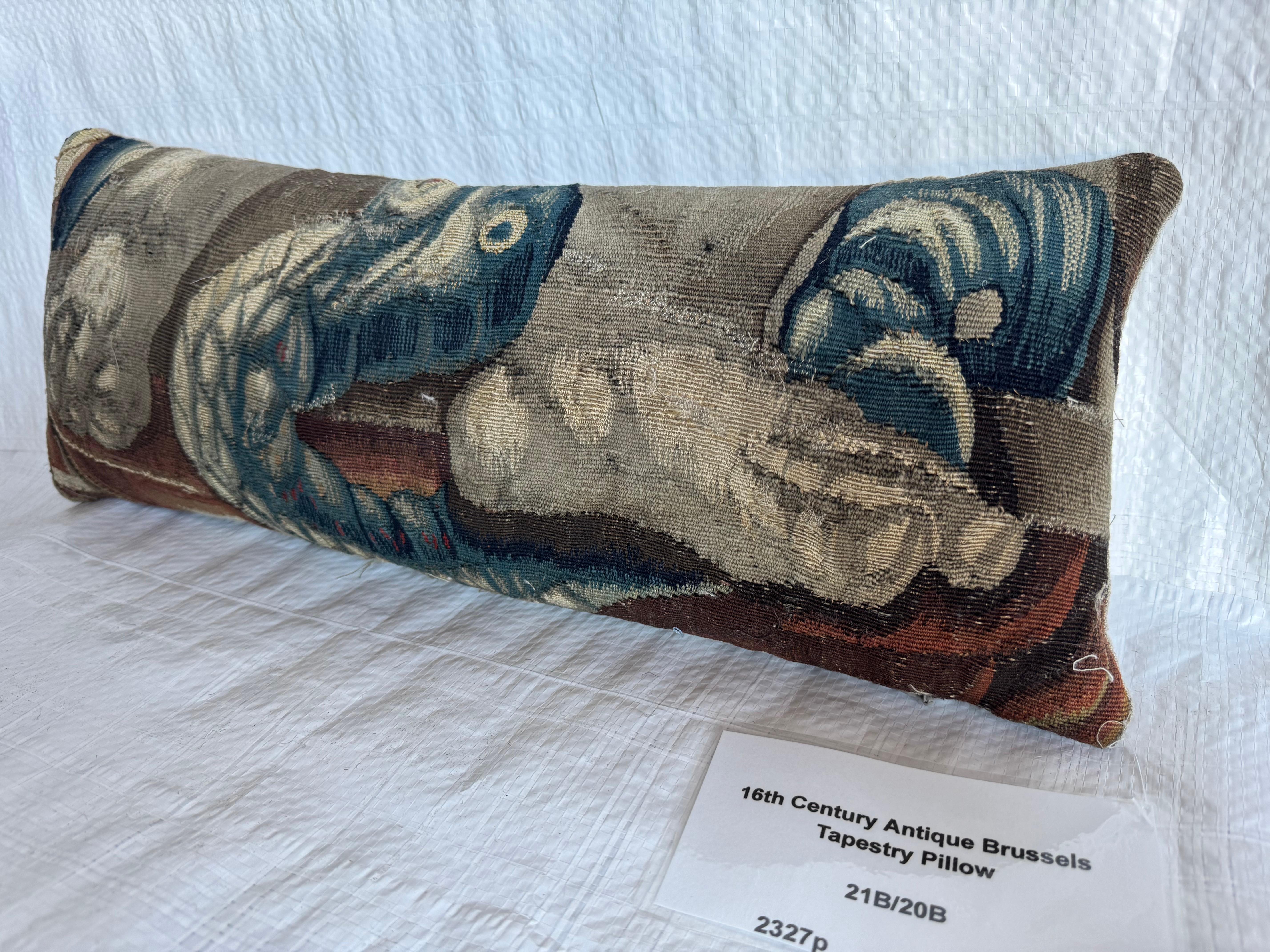 Stile impero Cuscino con arazzo antico di Bruxelles del 16° secolo in vendita