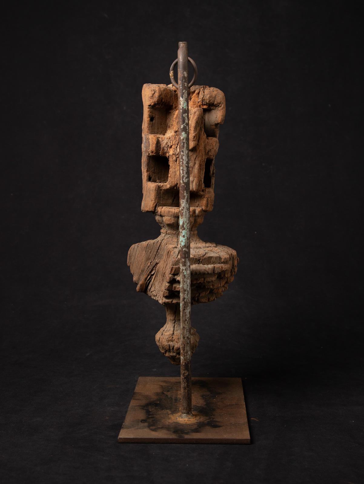 16th century Antique Indian wooden Temple fragment from India For Sale 1