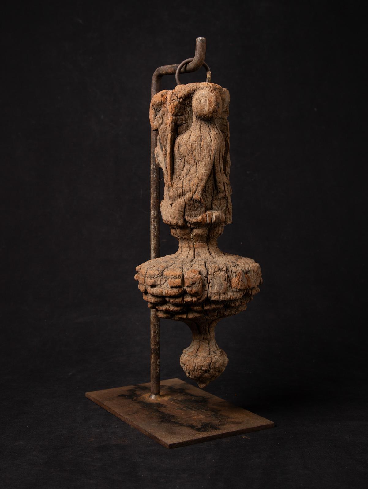 16th century Antique Indian wooden Temple fragment from India For Sale 3