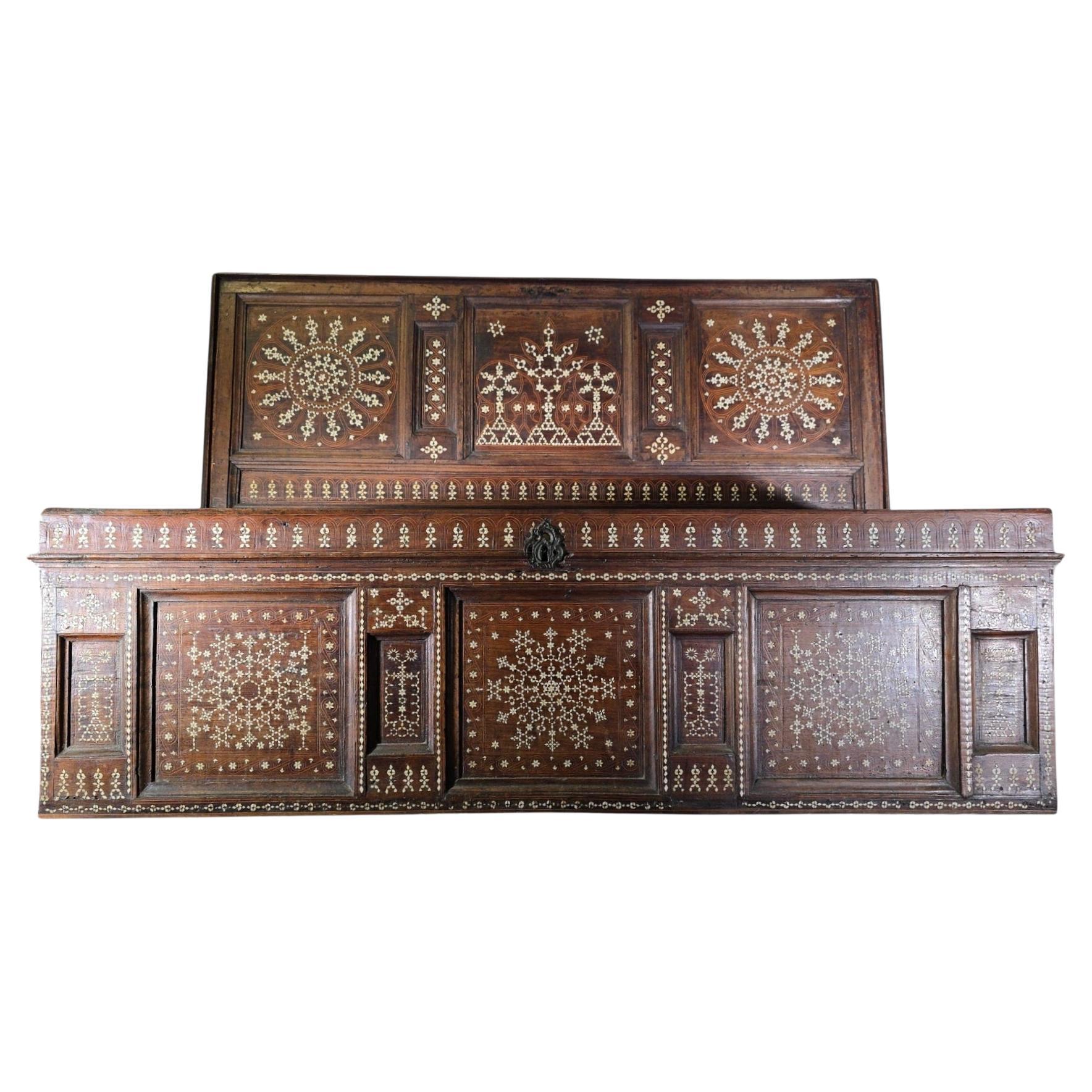 Arqueta aragonesa del siglo XVI de nogal y marquetería de hueso en venta