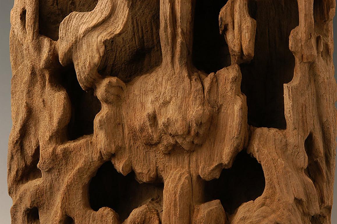 XVIIIe siècle et antérieur Panneau ancien en bois de Birmanie sculpté Ava avec fleur, 16ème siècle en vente