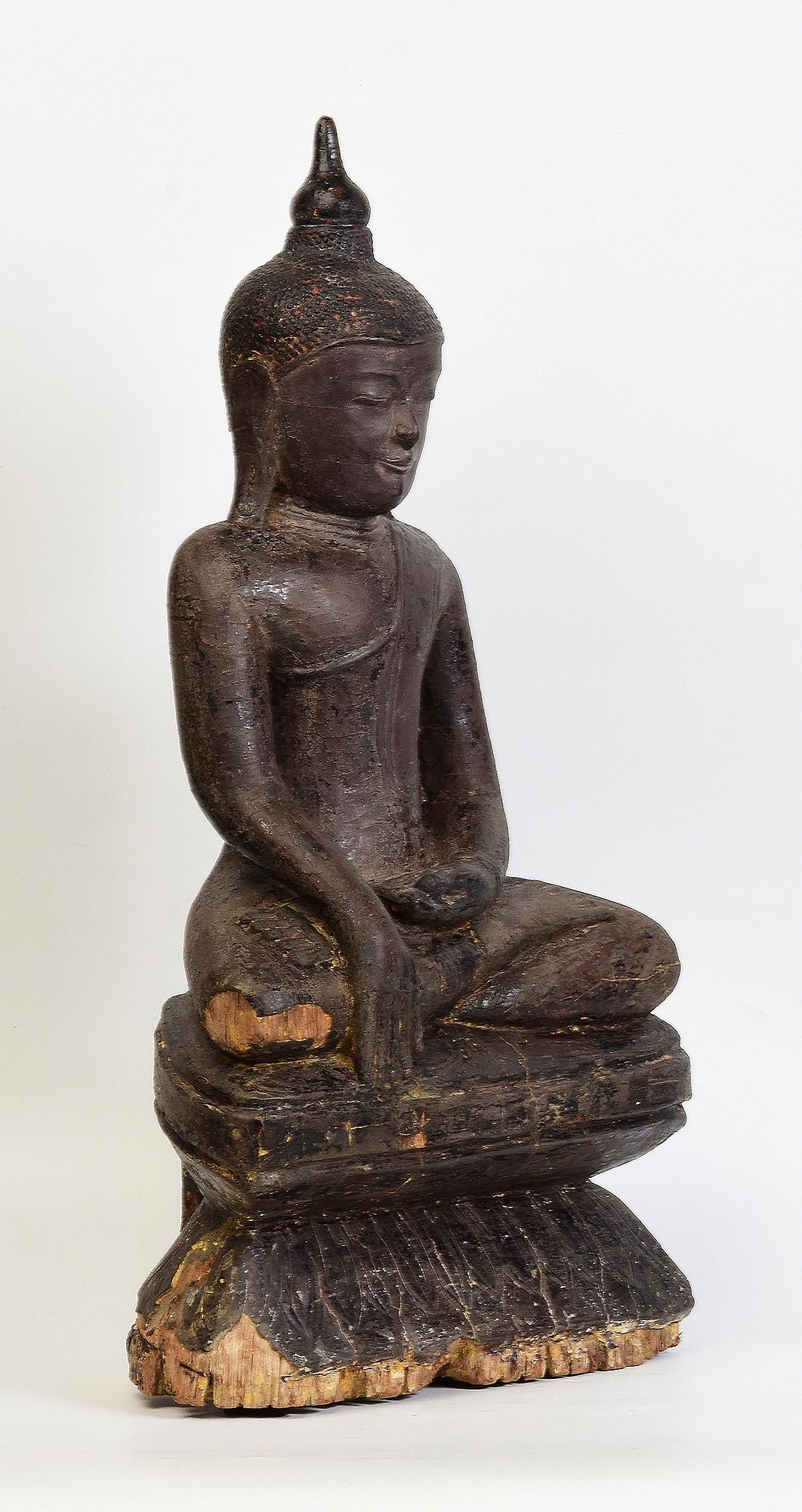 Ava, antike burmesische sitzende Buddha-Statue aus Holz, 16. Jahrhundert im Angebot 6