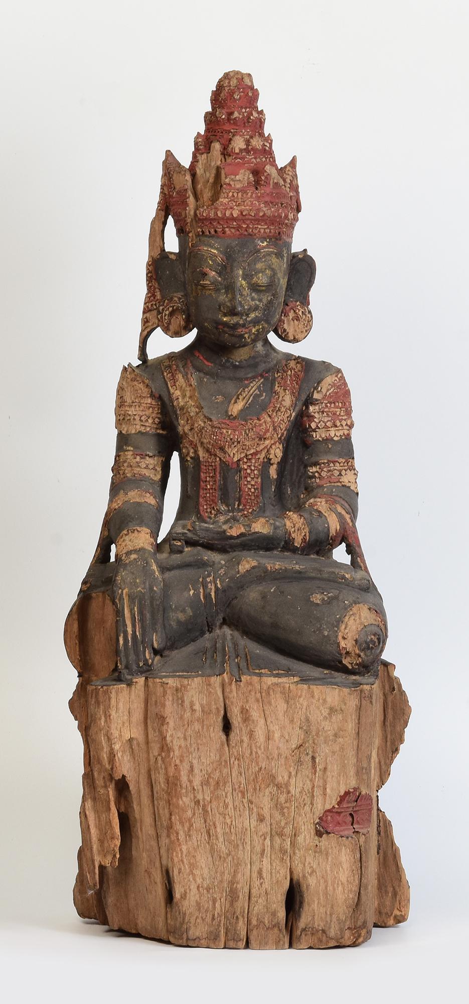 16. Jahrhundert, Ava, Seltener antiker burmesischer sitzender gekrönter Buddha aus Holz im Angebot 8