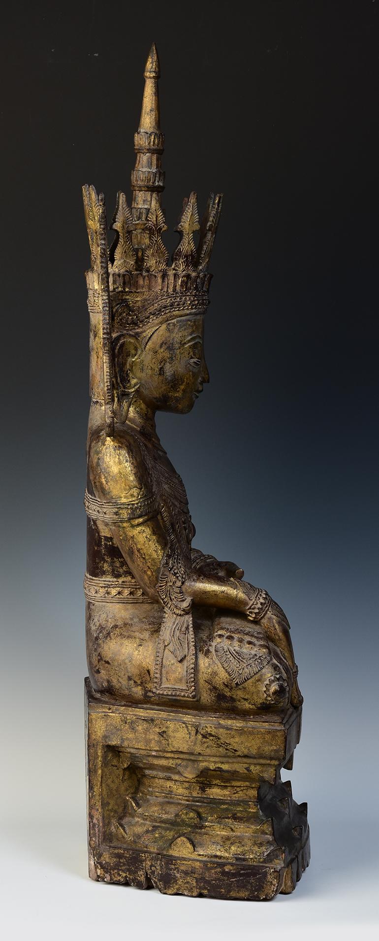 16th Century, Ava, Rare Antique Tai Yai Burmese Wooden Seated Crowned Buddha For Sale 3