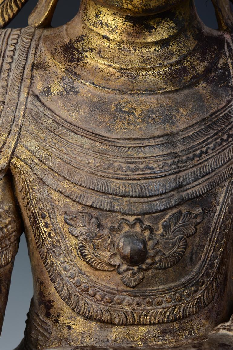 16. Jahrhundert, Ava, seltener antiker Tai Yai-Buddha mit Krone aus birmanischem Holz (Birmanisch) im Angebot
