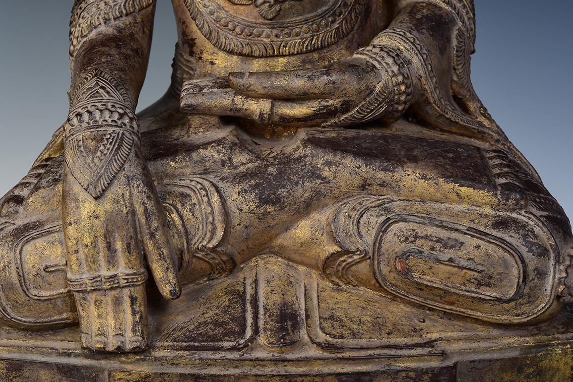 16. Jahrhundert, Ava, seltener antiker Tai Yai-Buddha mit Krone aus birmanischem Holz (Handgeschnitzt) im Angebot