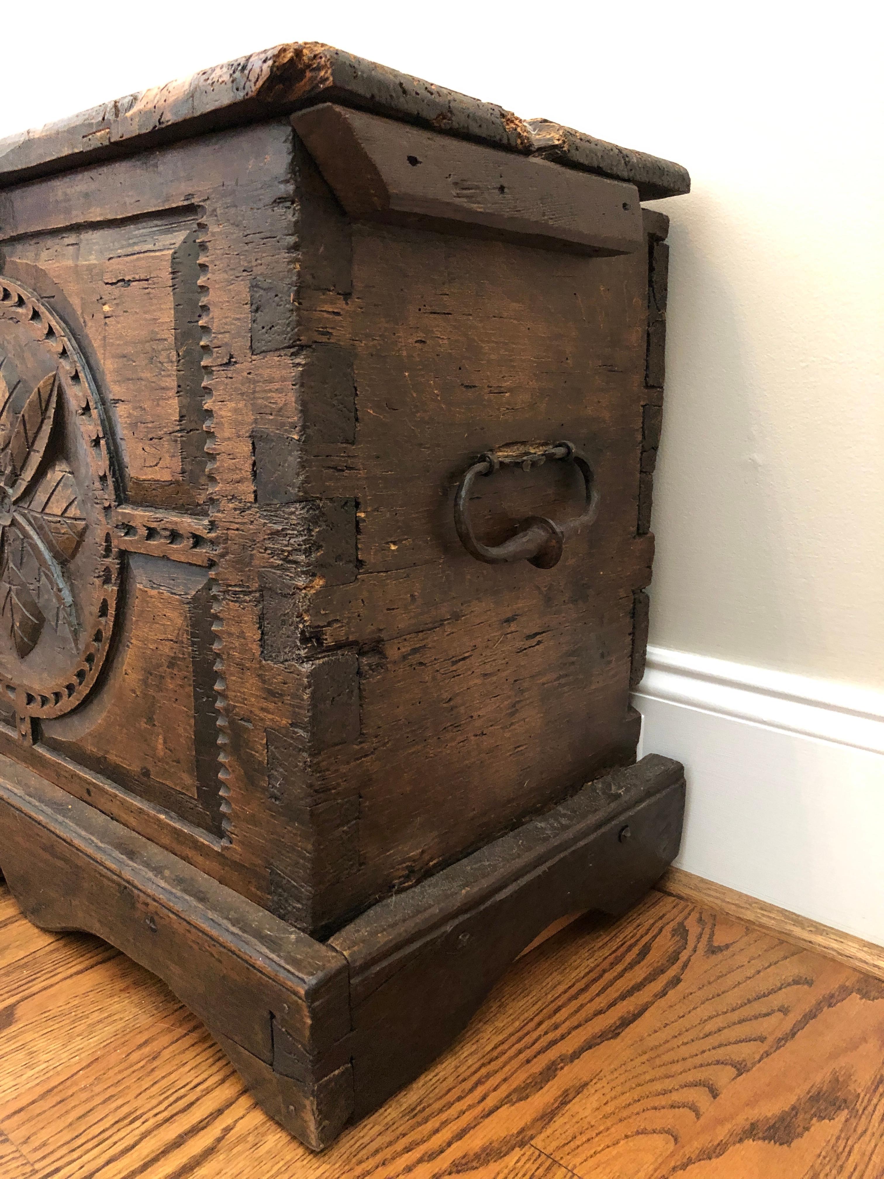 16th Century Belgian Coffer - B In Good Condition In Charlotte, NC