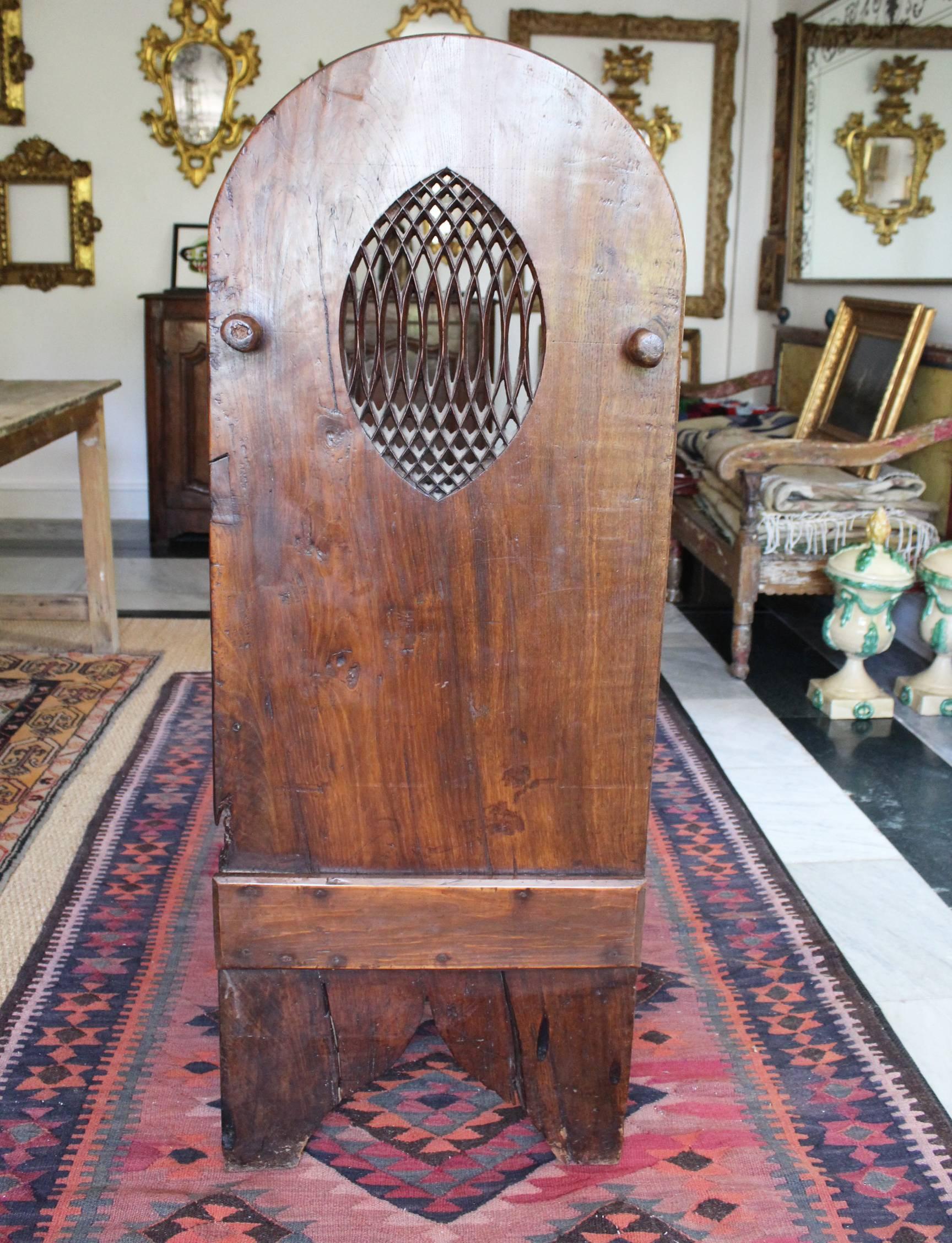 16th Century Belgian Gothic Oak Confessional In Good Condition In Marbella, ES